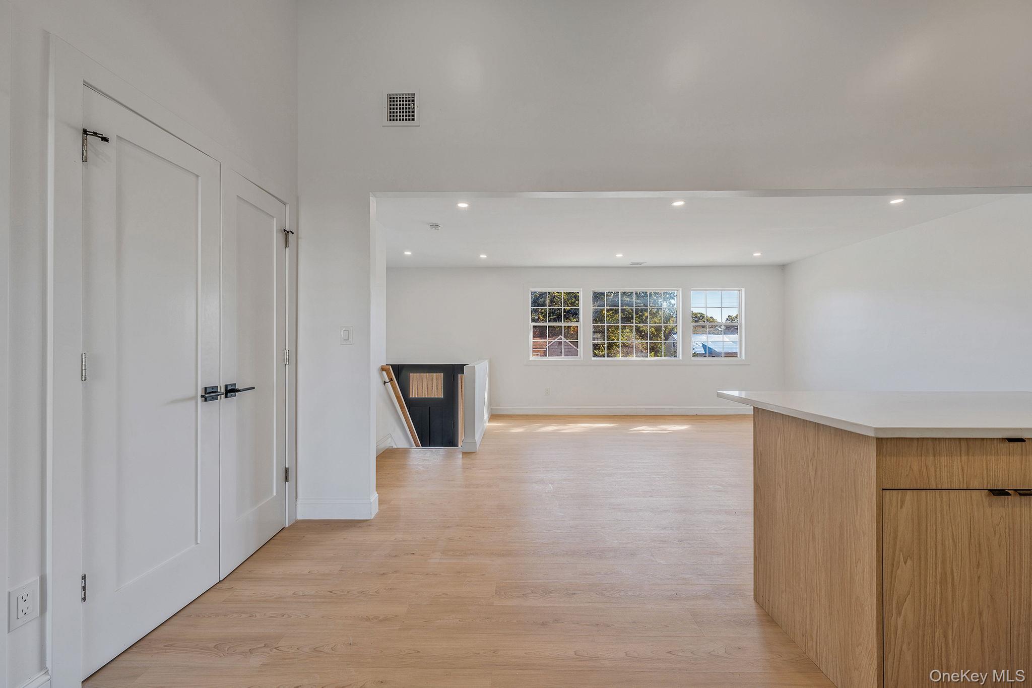 #15 photo, 31 Harrison Drive, サフォーク郡 Shirley , NY 11967