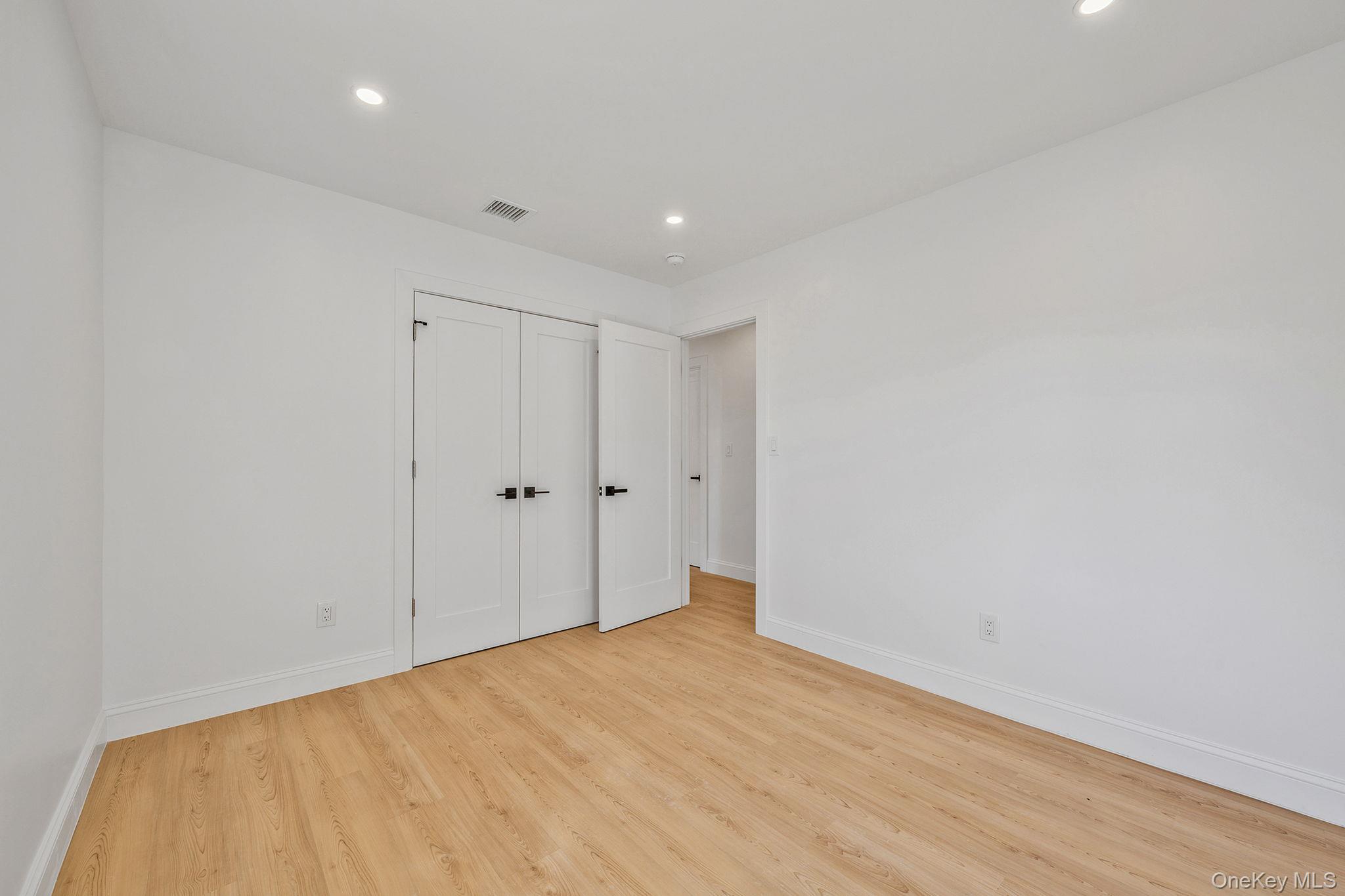 #18 photo, 31 Harrison Drive, サフォーク郡 Shirley , NY 11967