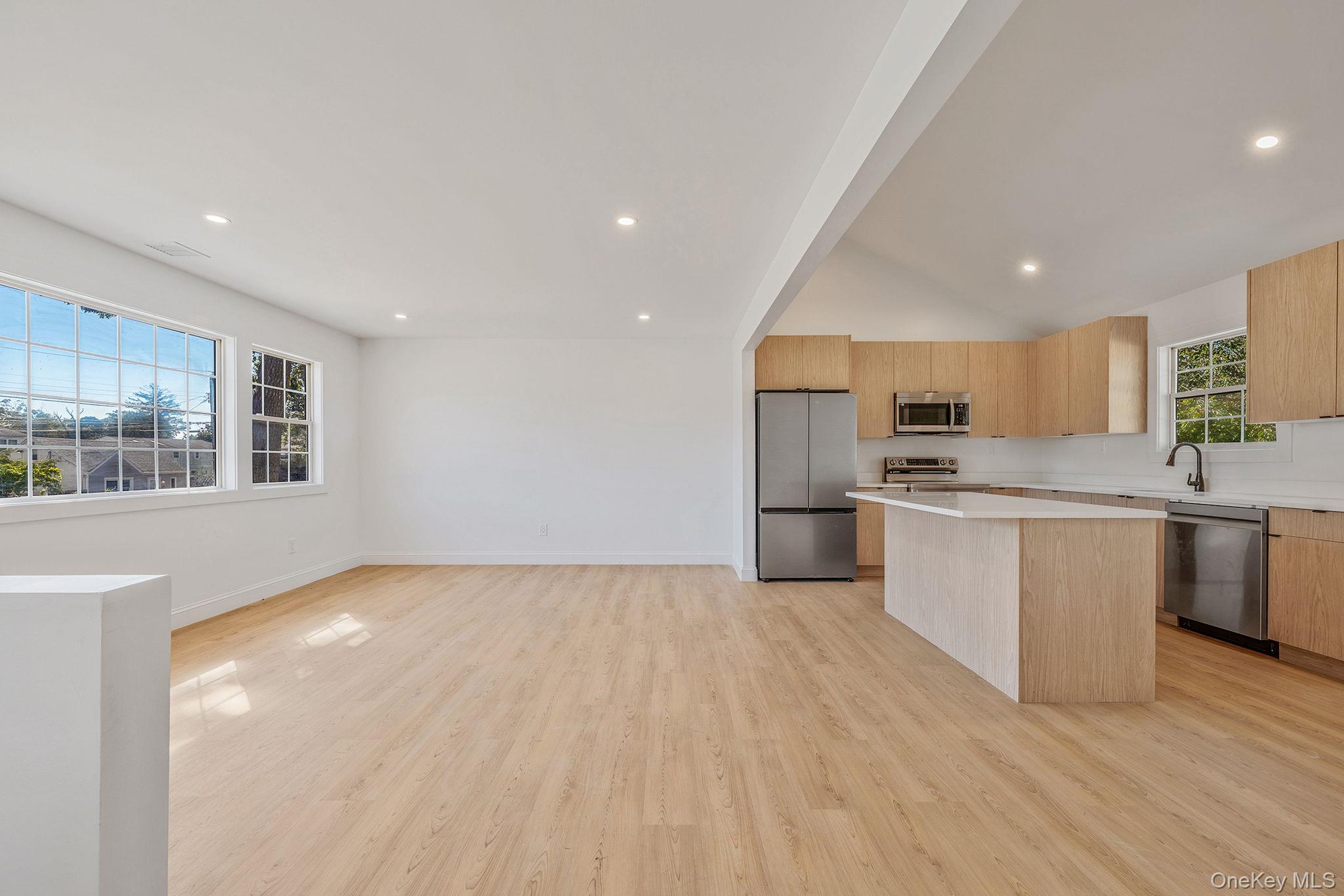 #4 photo, 31 Harrison Drive, サフォーク郡 Shirley , NY 11967