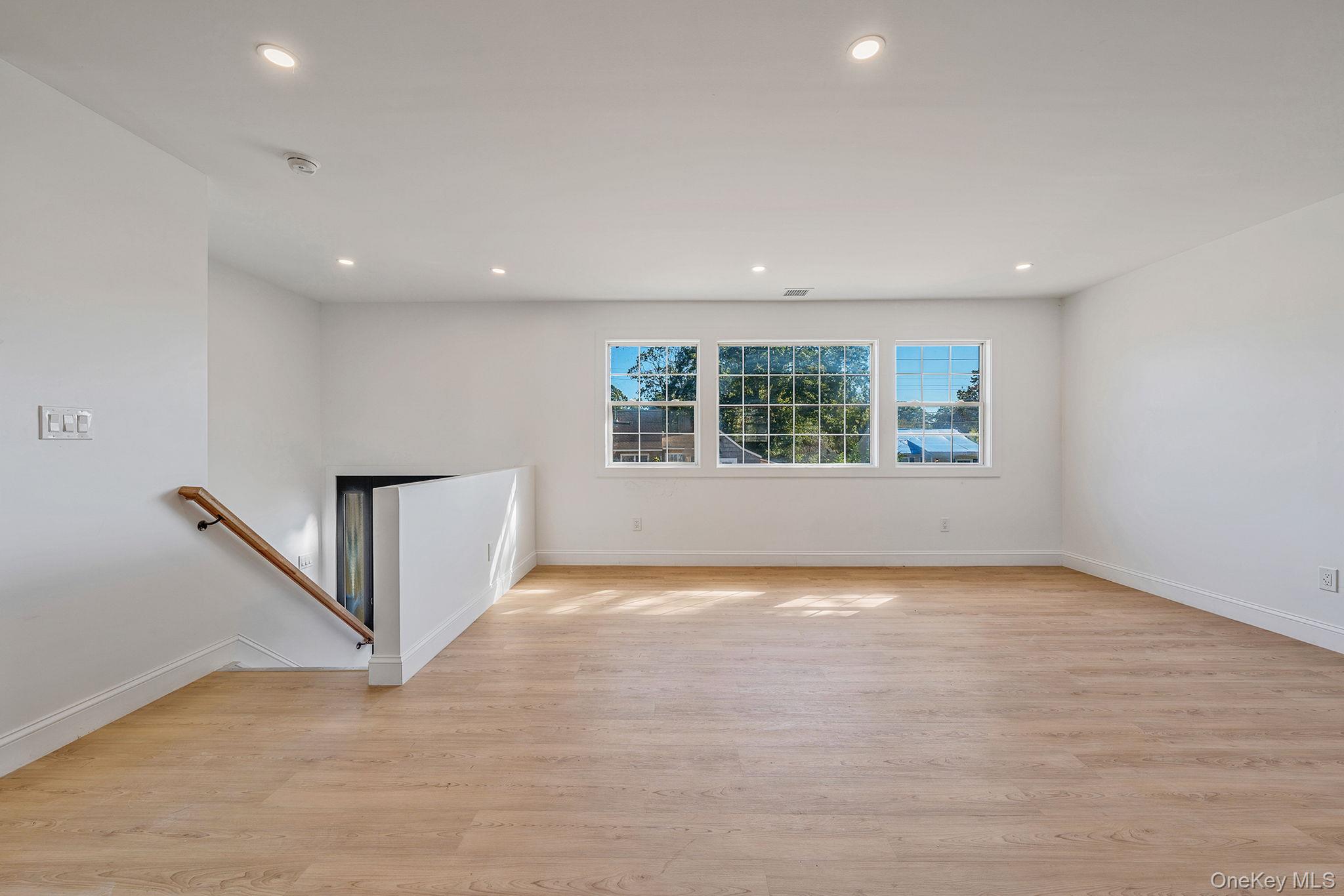 #5 photo, 31 Harrison Drive, サフォーク郡 Shirley , NY 11967