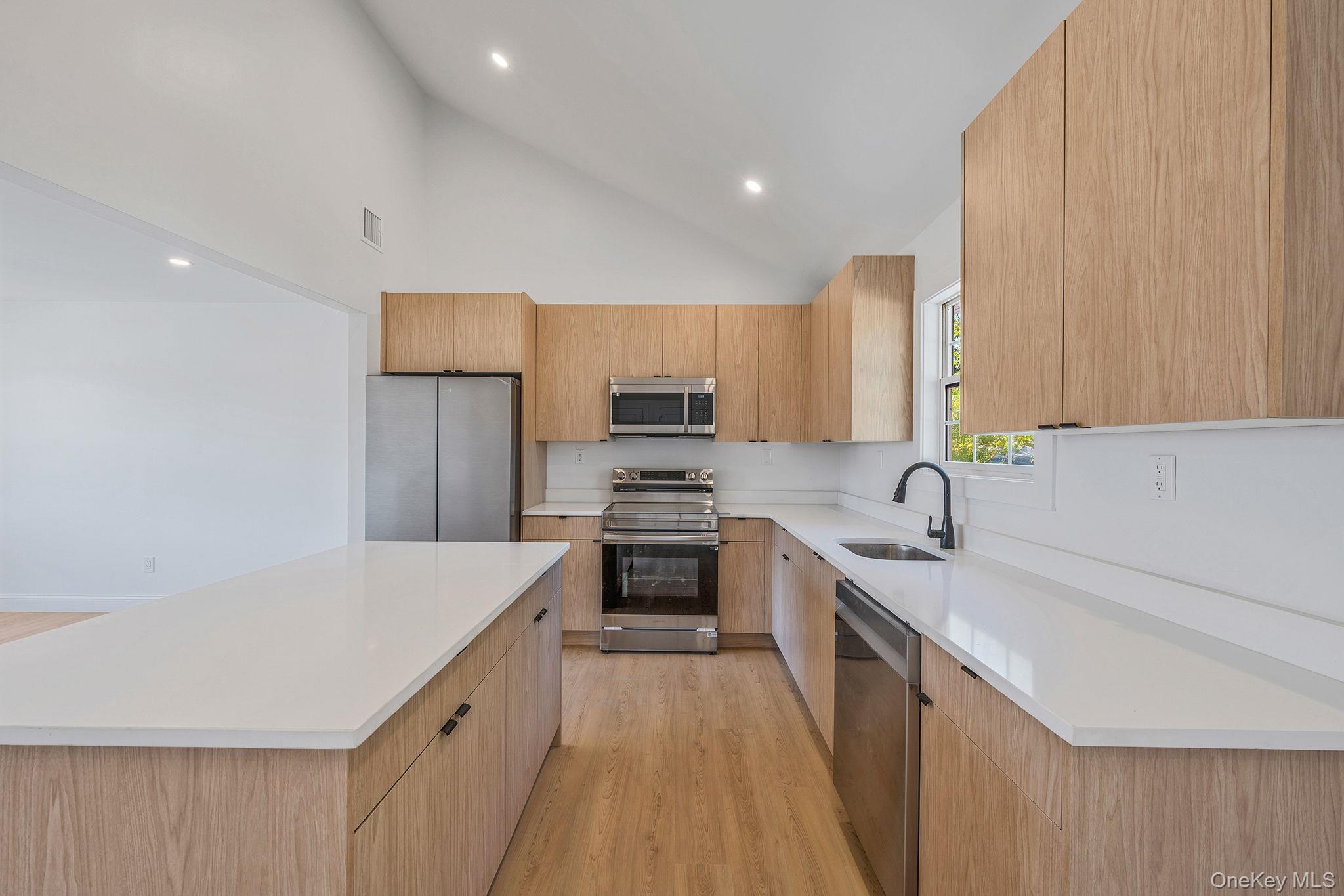 #6 photo, 31 Harrison Drive, サフォーク郡 Shirley , NY 11967