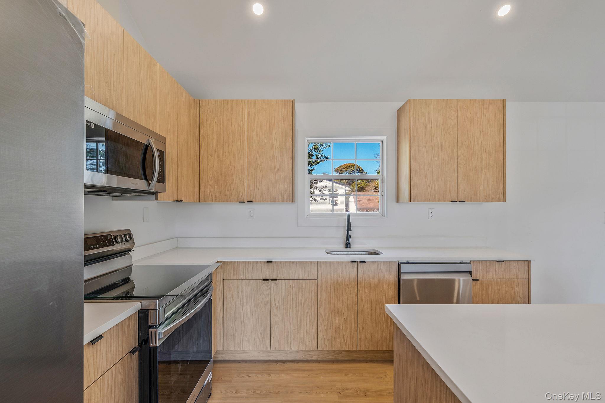 #8 photo, 31 Harrison Drive, サフォーク郡 Shirley , NY 11967