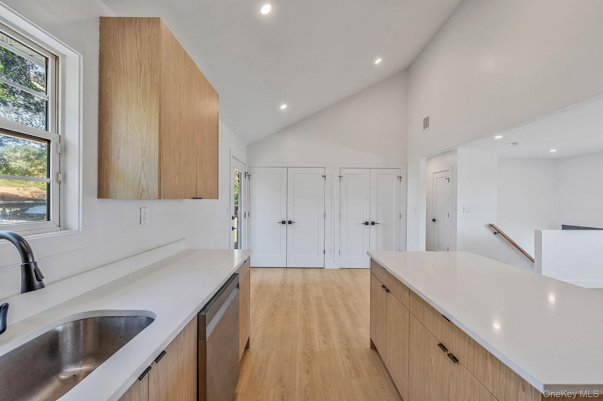 #9 photo, 31 Harrison Drive, サフォーク郡 Shirley , NY 11967