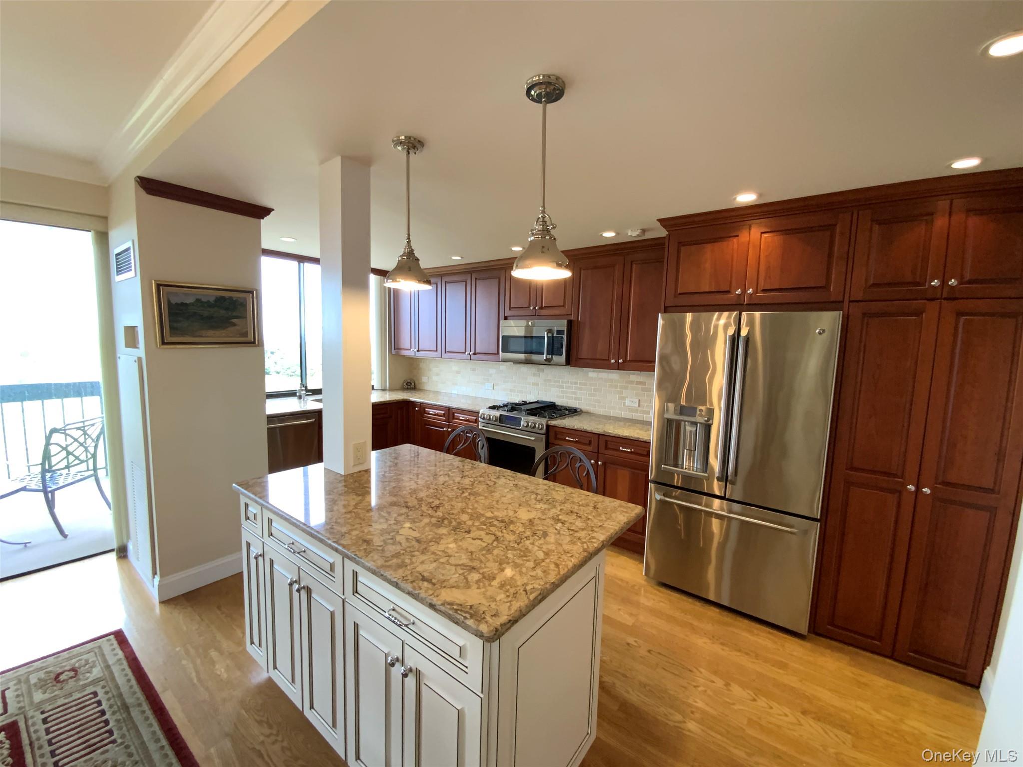 #10 photo, 27010 Grand Central Parkway, クイーンズ区 Floral Park , NY 11005