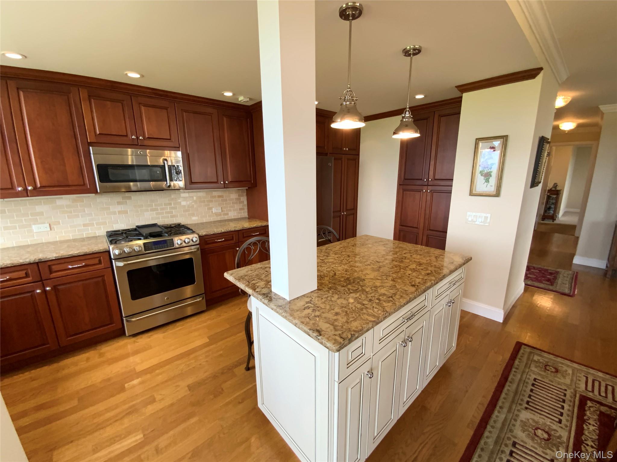 #11 photo, 27010 Grand Central Parkway, クイーンズ区 Floral Park , NY 11005