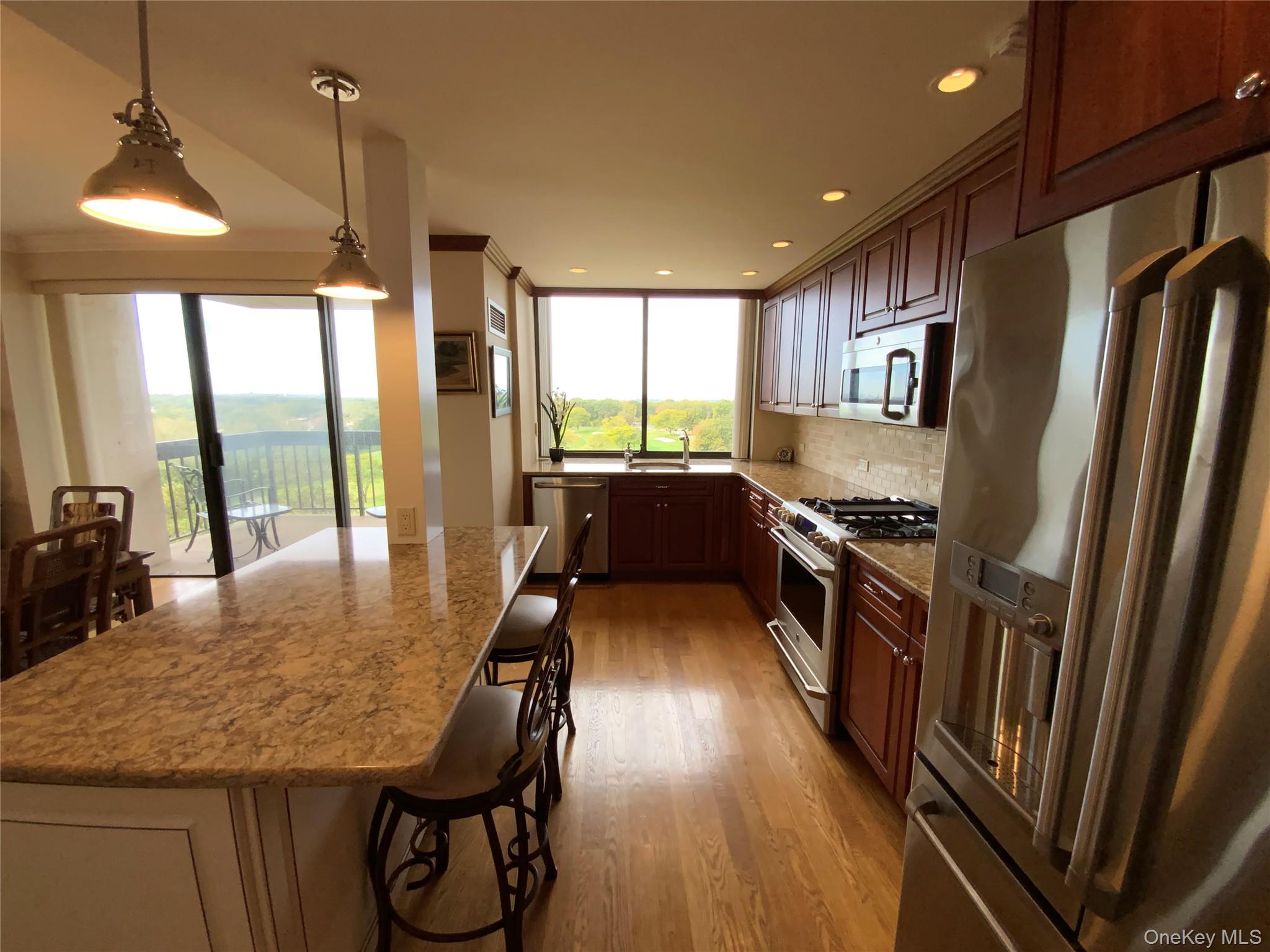 #14 photo, 27010 Grand Central Parkway, クイーンズ区 Floral Park , NY 11005