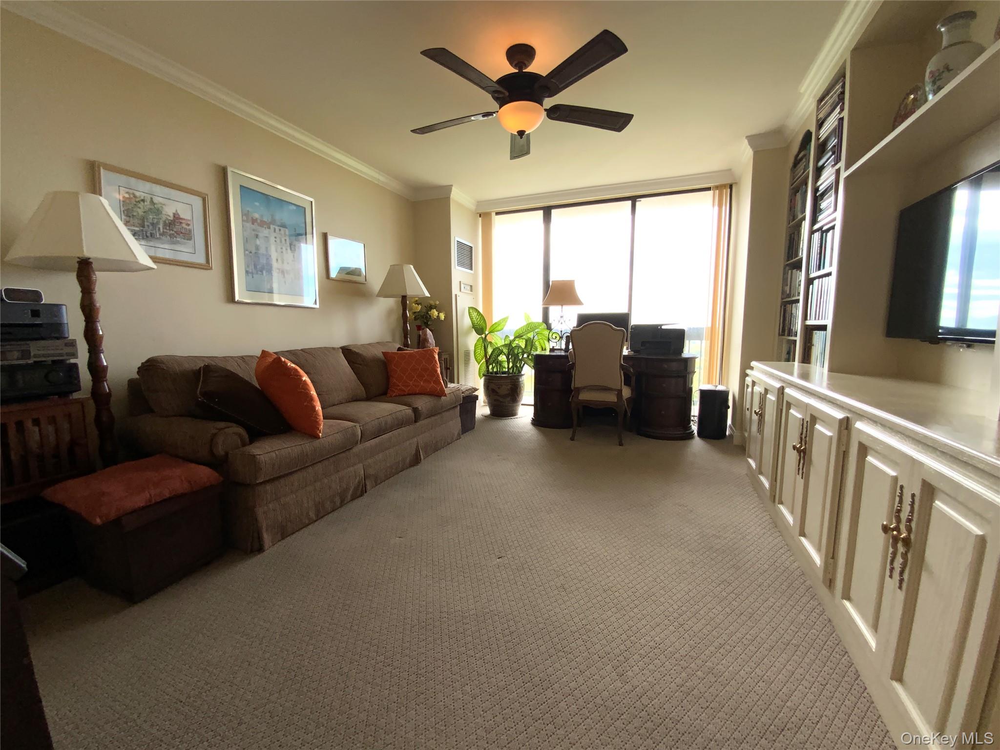 #18 photo, 27010 Grand Central Parkway, クイーンズ区 Floral Park , NY 11005