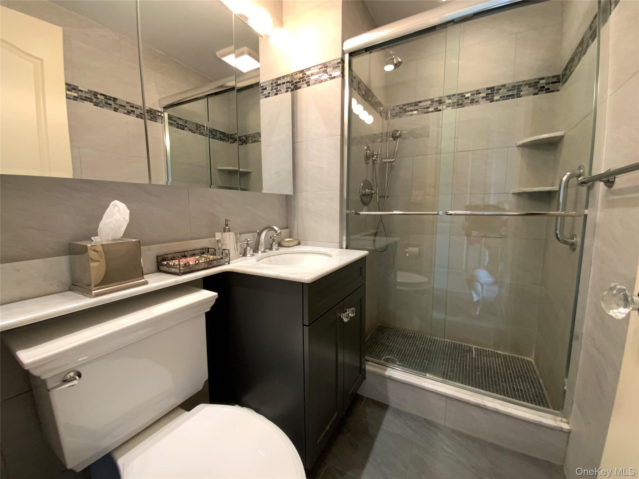 #20 photo, 27010 Grand Central Parkway, クイーンズ区 Floral Park , NY 11005