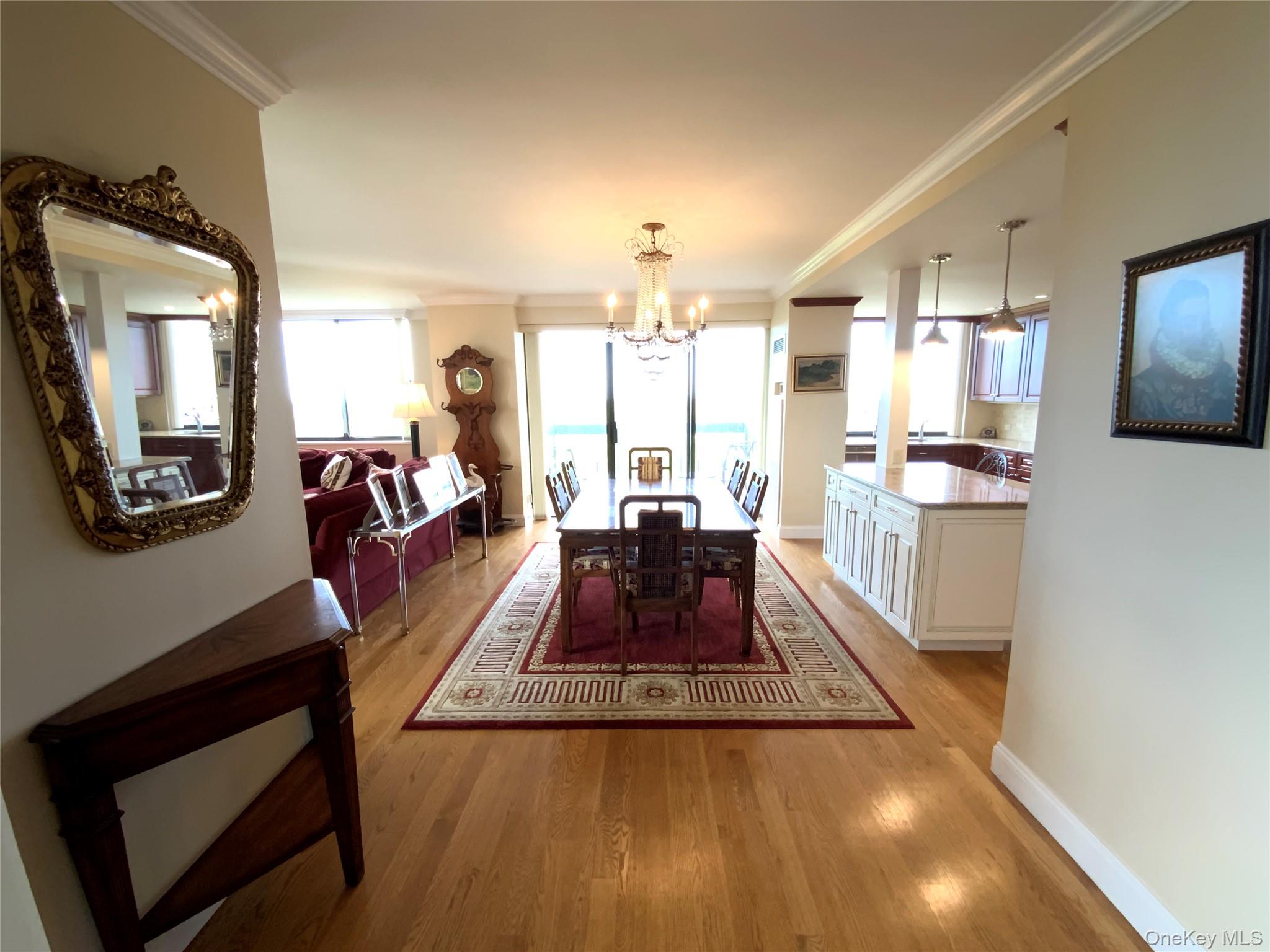 #3 photo, 27010 Grand Central Parkway, クイーンズ区 Floral Park , NY 11005