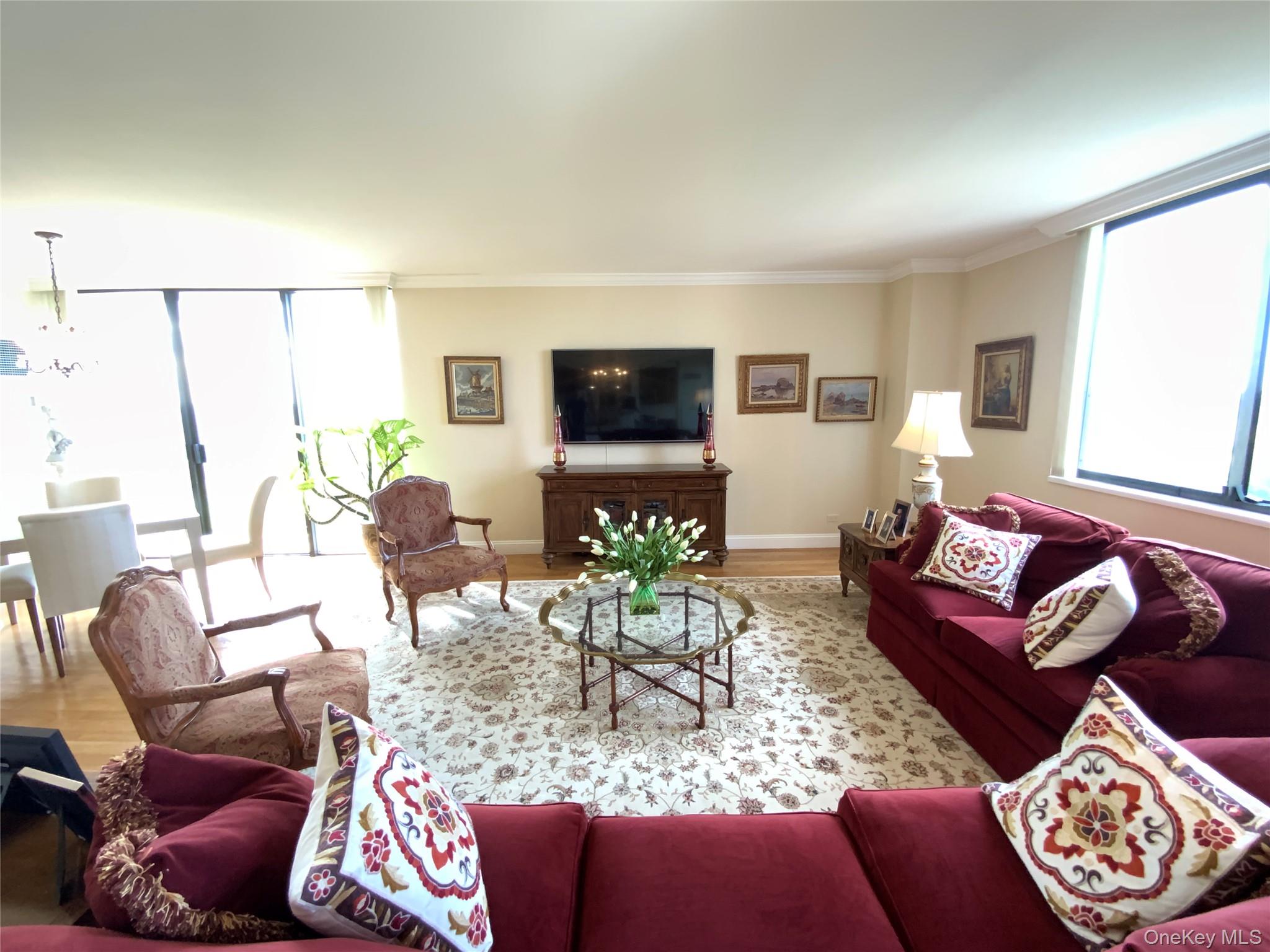 #4 photo, 27010 Grand Central Parkway, クイーンズ区 Floral Park , NY 11005