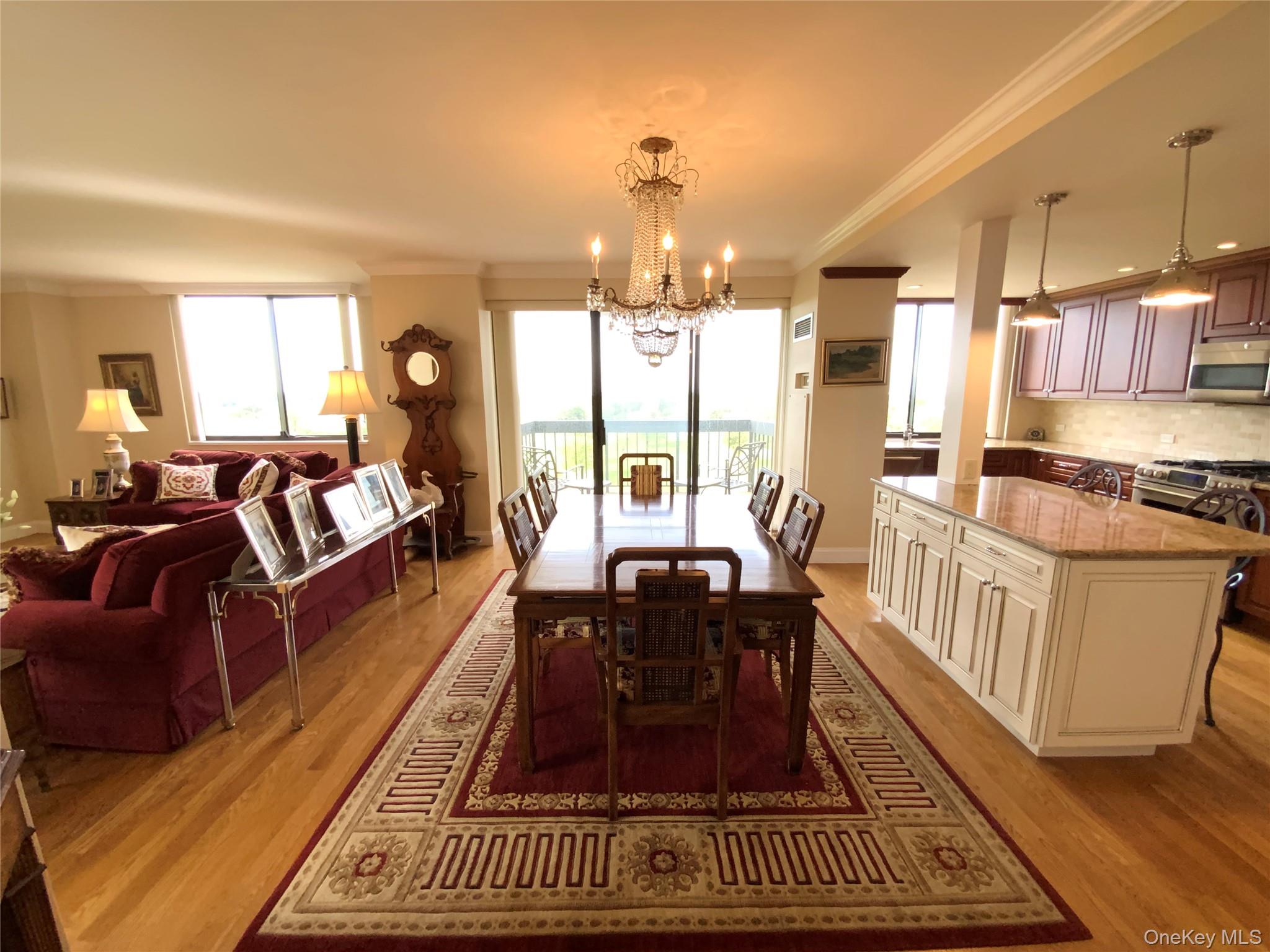 #7 photo, 27010 Grand Central Parkway, クイーンズ区 Floral Park , NY 11005