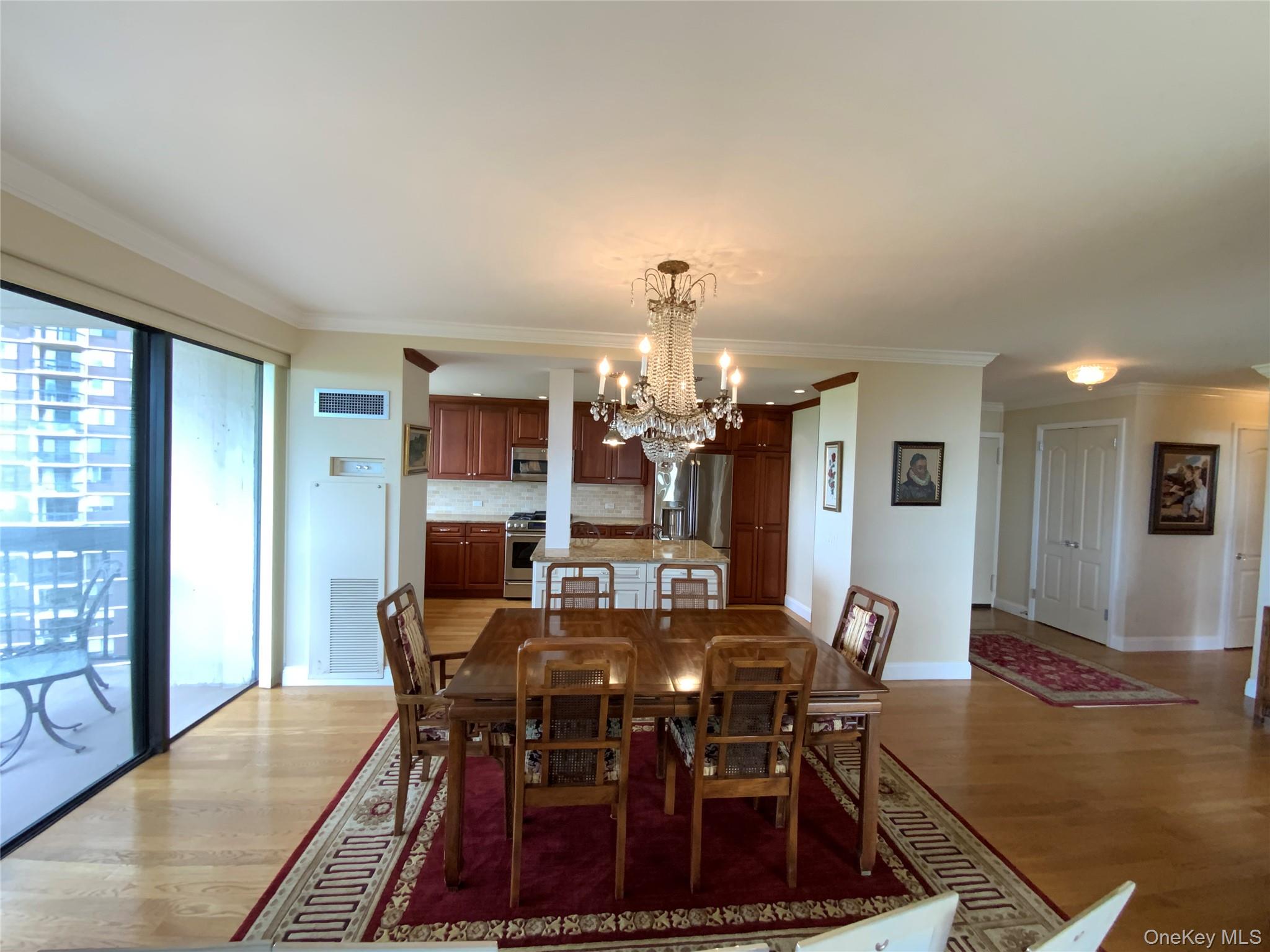 #8 photo, 27010 Grand Central Parkway, クイーンズ区 Floral Park , NY 11005