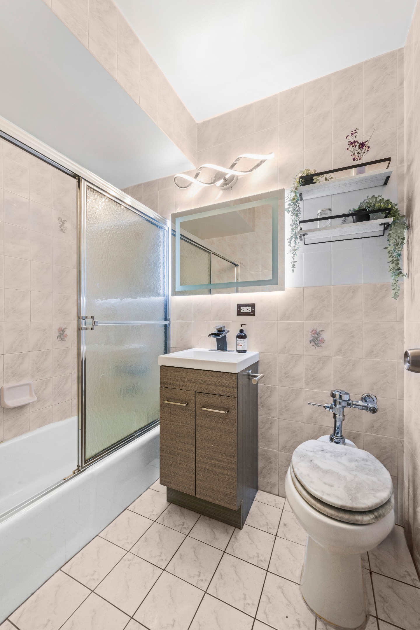 #6 photo, 1874 Pelham Parkway S, ブロンクス区 Pelham Bay , NY 10461