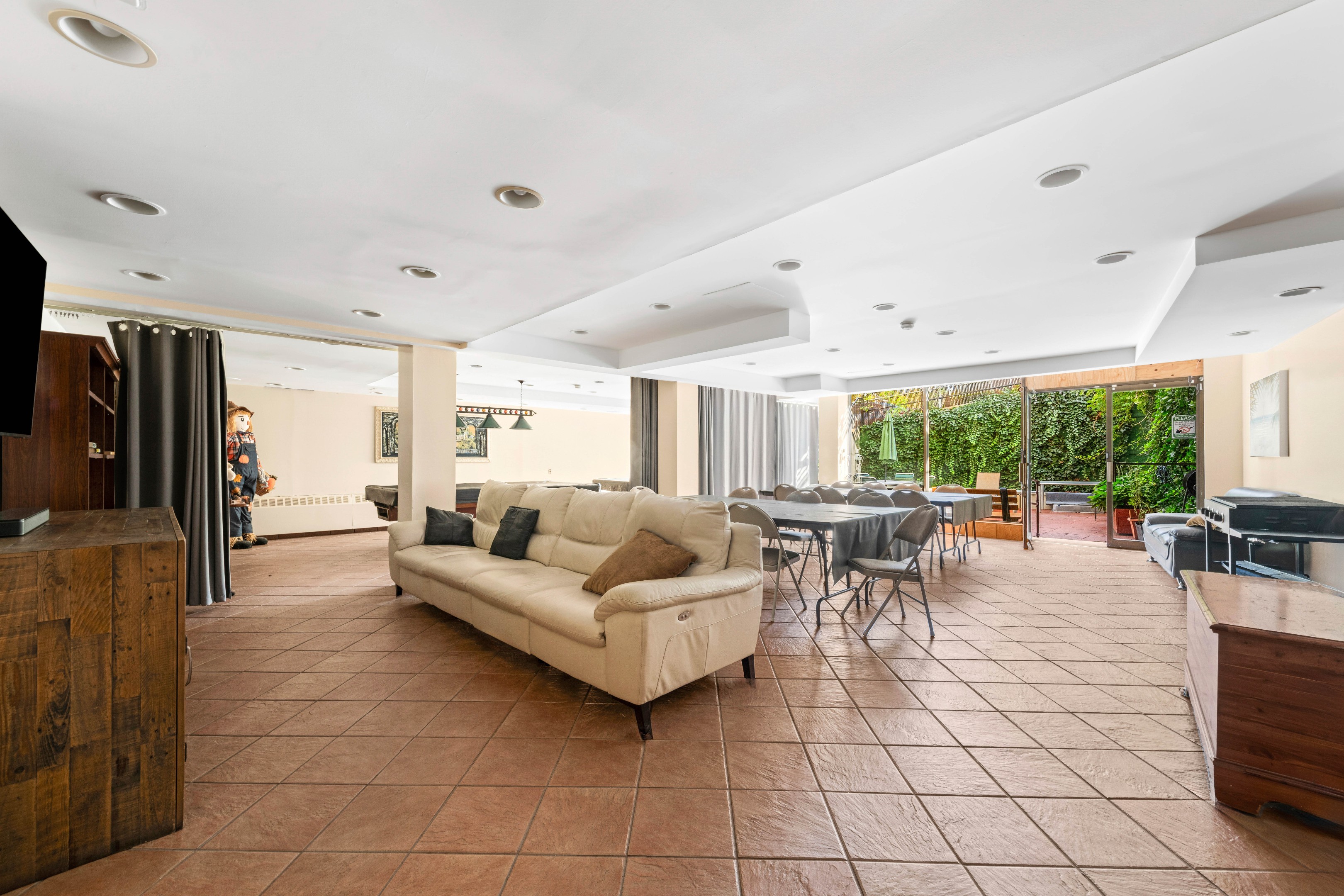 #9 photo, 1874 Pelham Parkway S, ブロンクス区 Pelham Bay , NY 10461