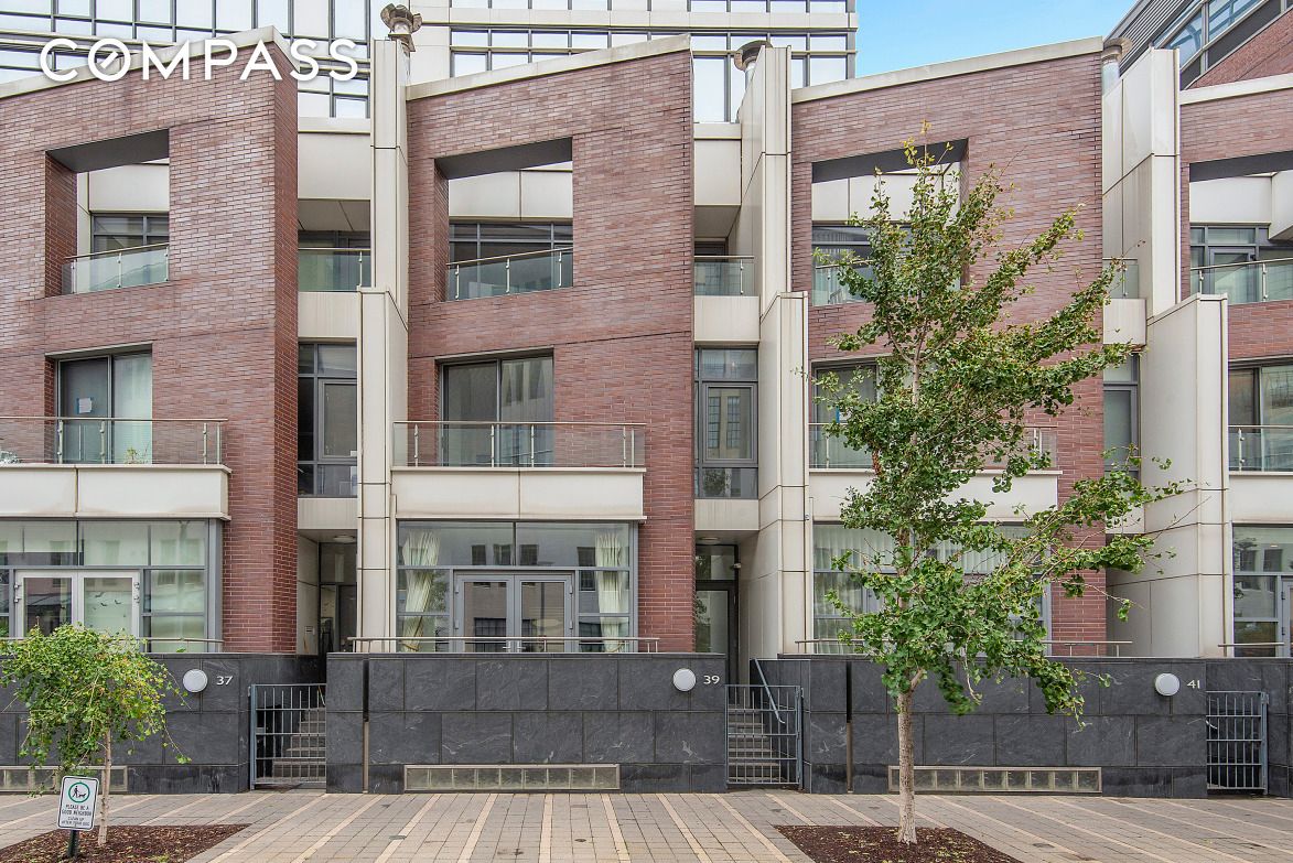 #16 photo, 1 Northside Piers, ブルックリン区 Williamsburg , NY 11249