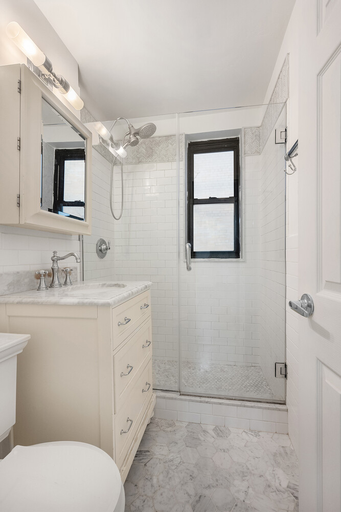 #9 photo, 305 E 72ND Street, マンハッタン Lenox Hill , NY 10021