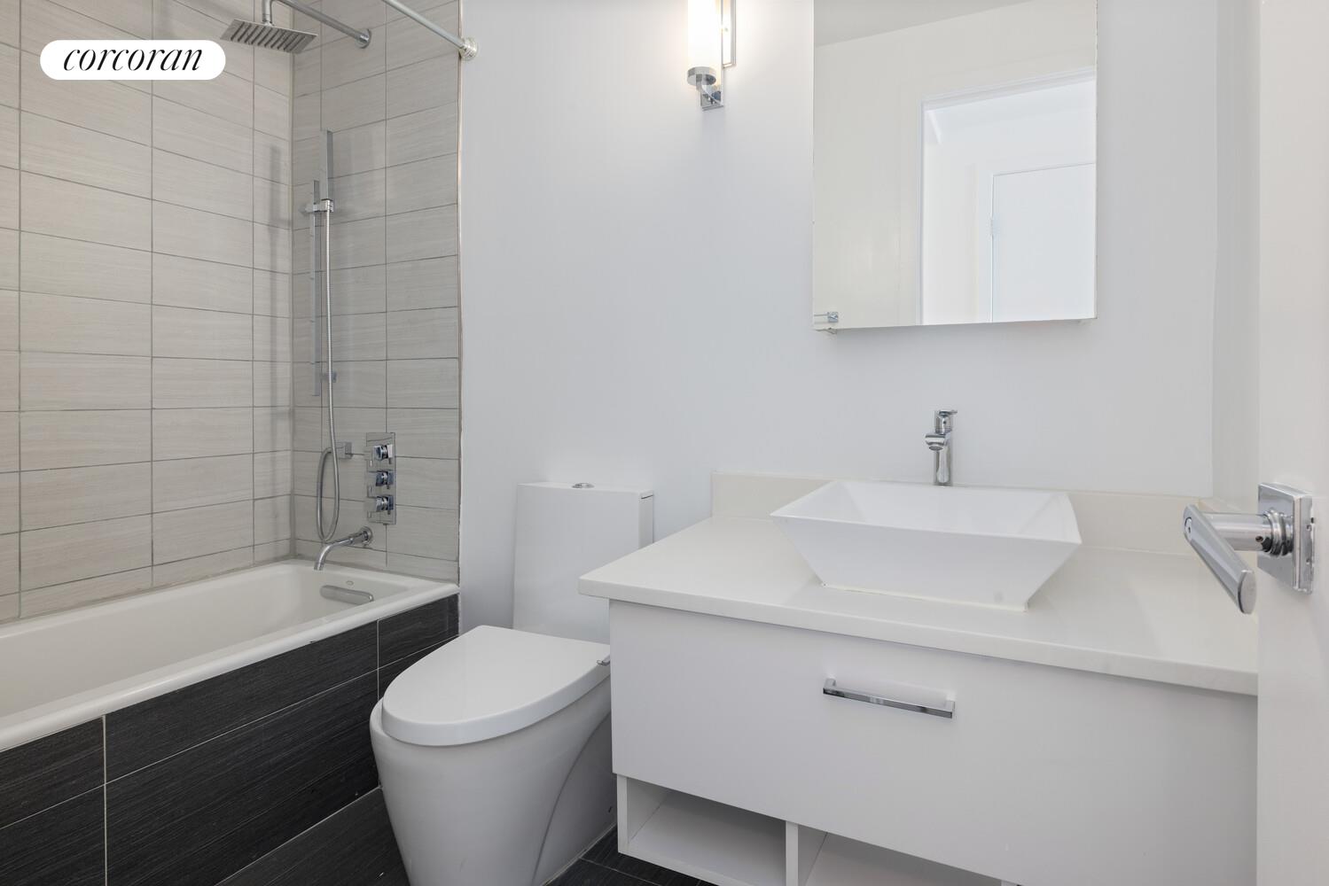 #9 photo, 330 E 38TH Street, マンハッタン Murray Hill , NY 10016