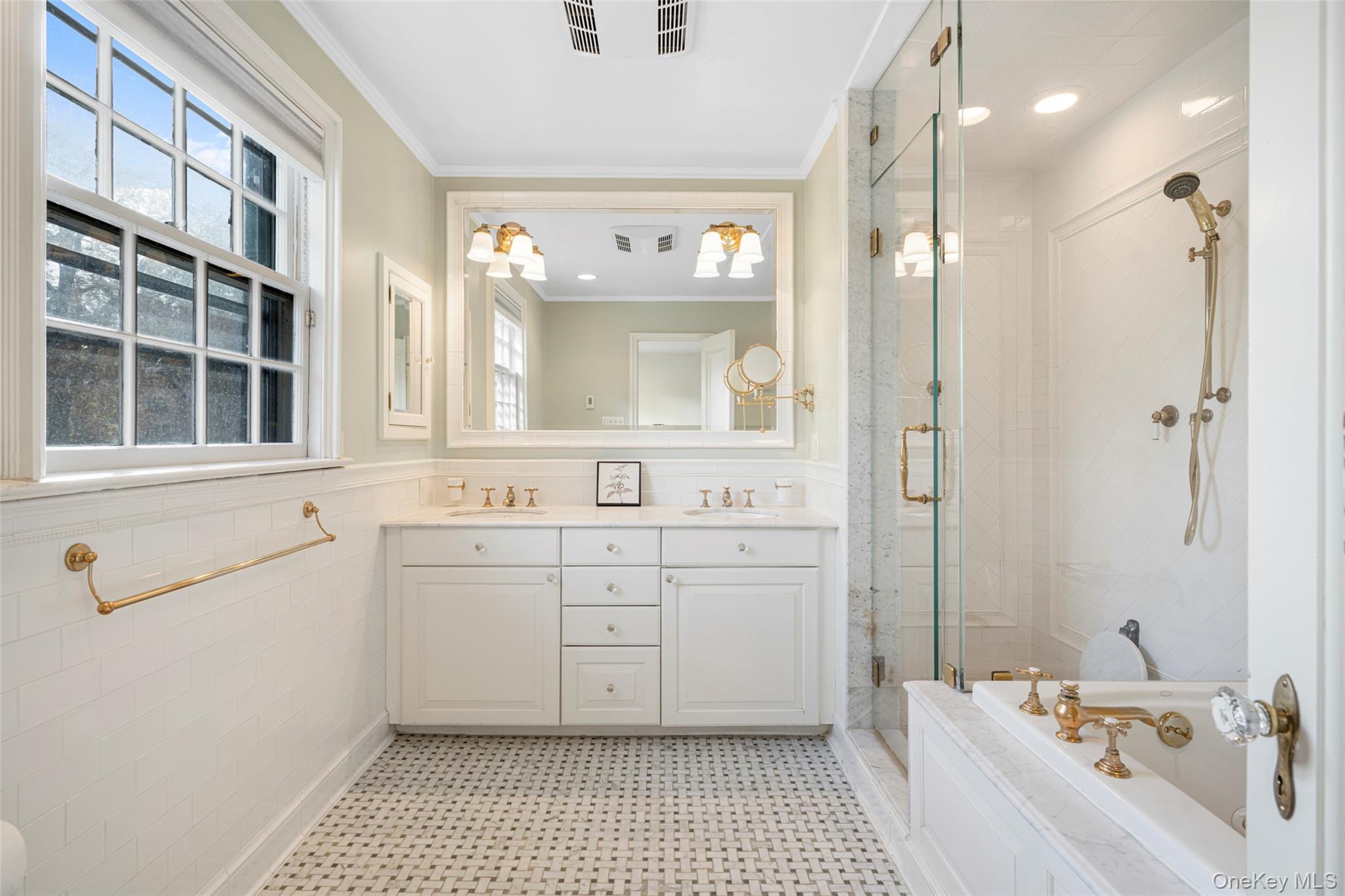 #15 photo, 290 Overlook Road, New Rochelle , NY 10804