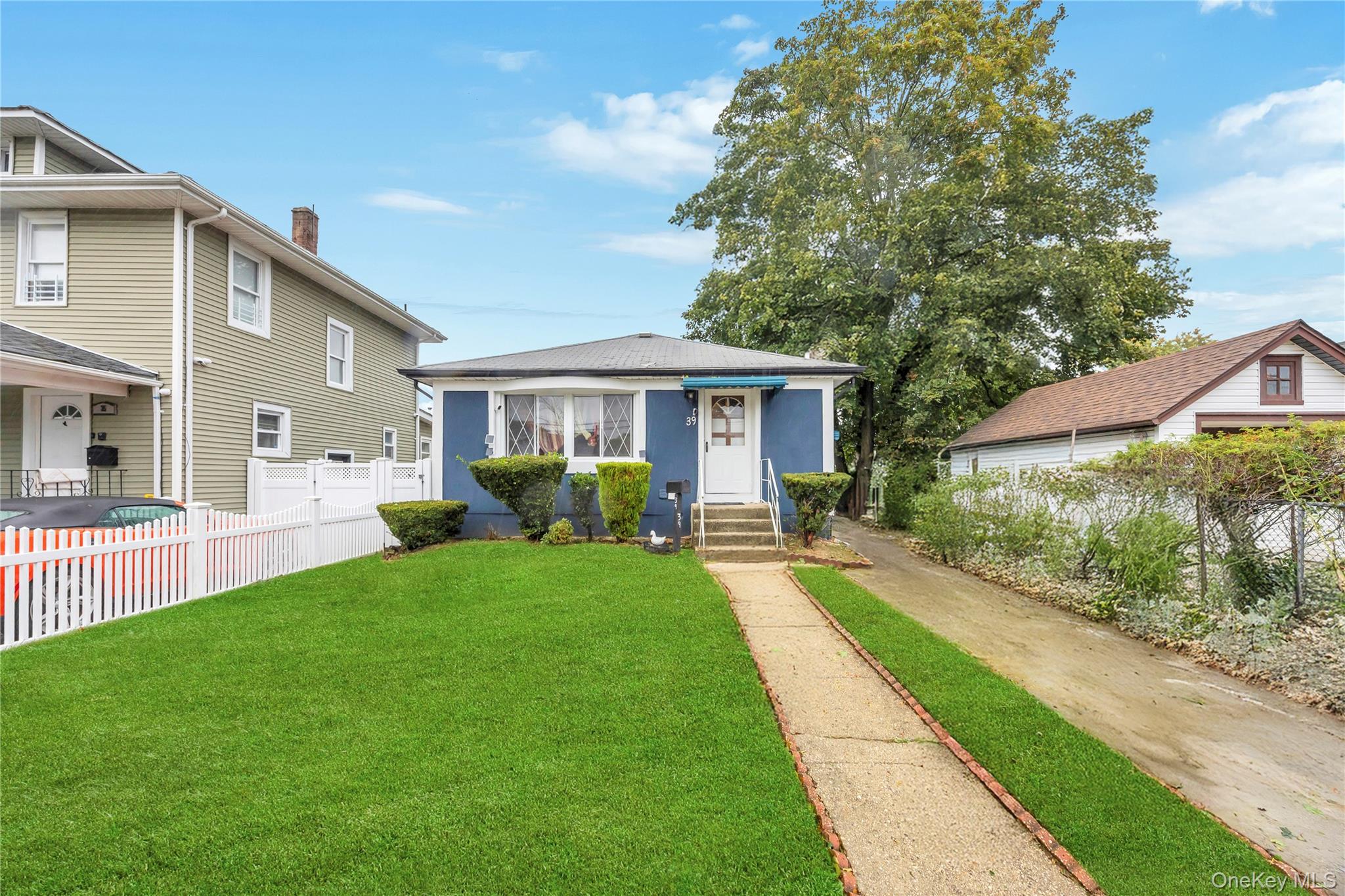 #1 photo, 39 Botsford Street, ناسو Hempstead , NY 11550