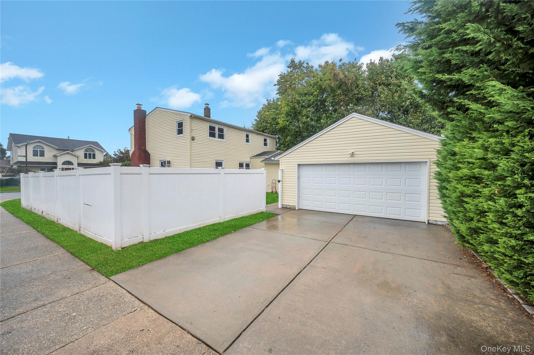 #17 photo, 24 Michigan Drive, ナッソー郡 Hicksville , NY 11801