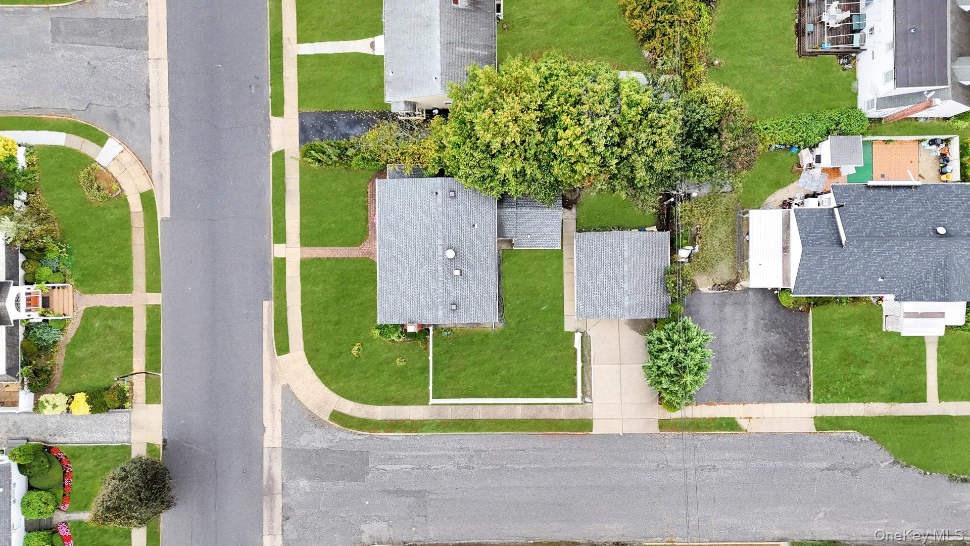 #2 photo, 24 Michigan Drive, ナッソー郡 Hicksville , NY 11801