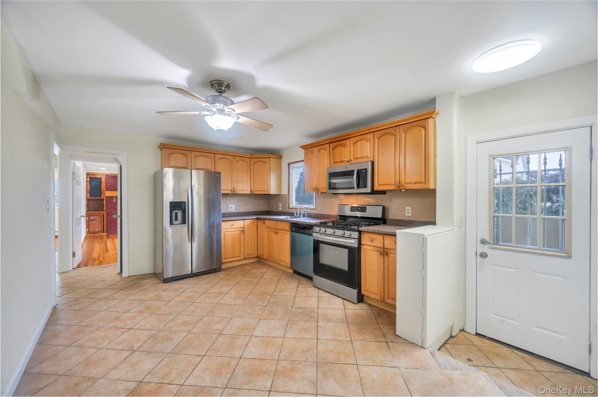 #6 photo, 24 Michigan Drive, ナッソー郡 Hicksville , NY 11801