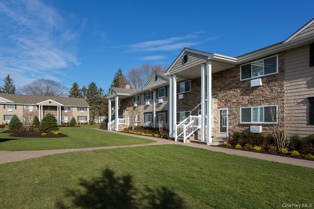 #1 photo, 305 Brook Avenue, サフォーク郡 Bay Shore , NY 11706