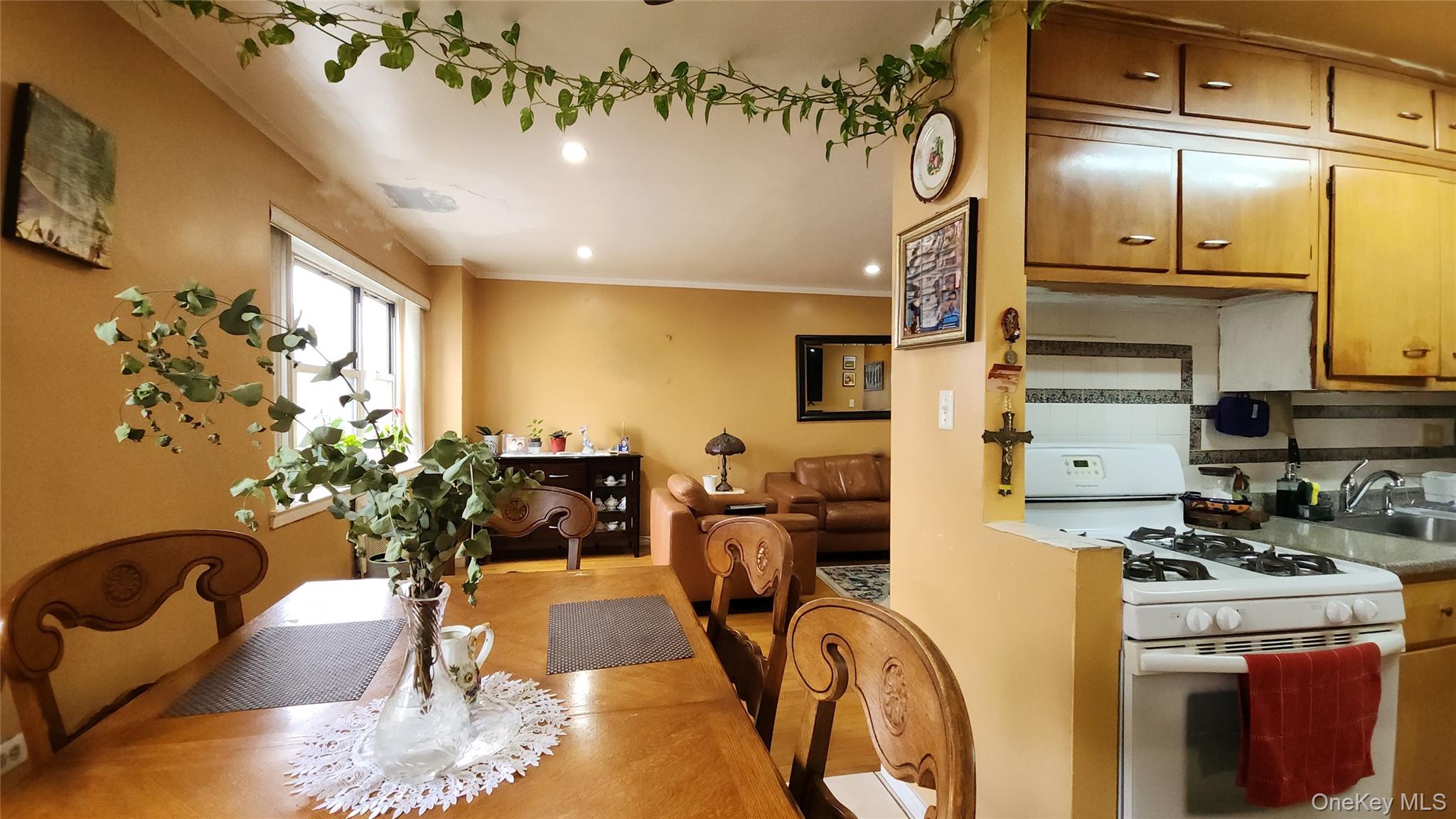 #13 photo, 99-10 60th Avenue, Corona , NY 11368