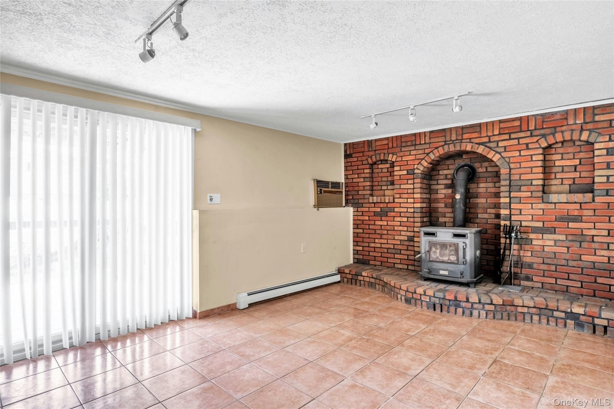 #17 photo, 256 Justice Street, サフォーク郡 West Babylon , NY 11704