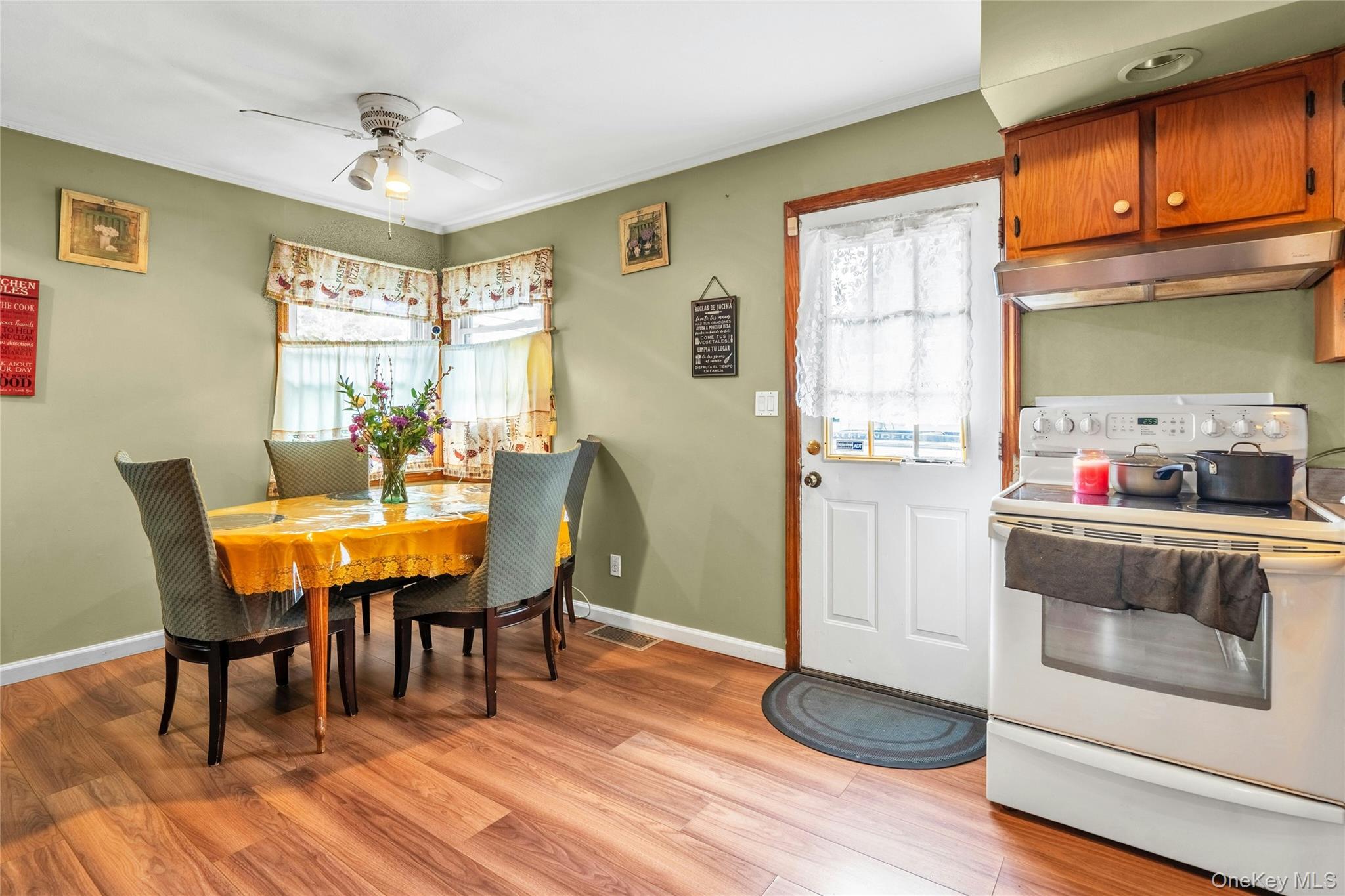 #4 photo, 54 E 15th Street, Huntington Station , NY 11746