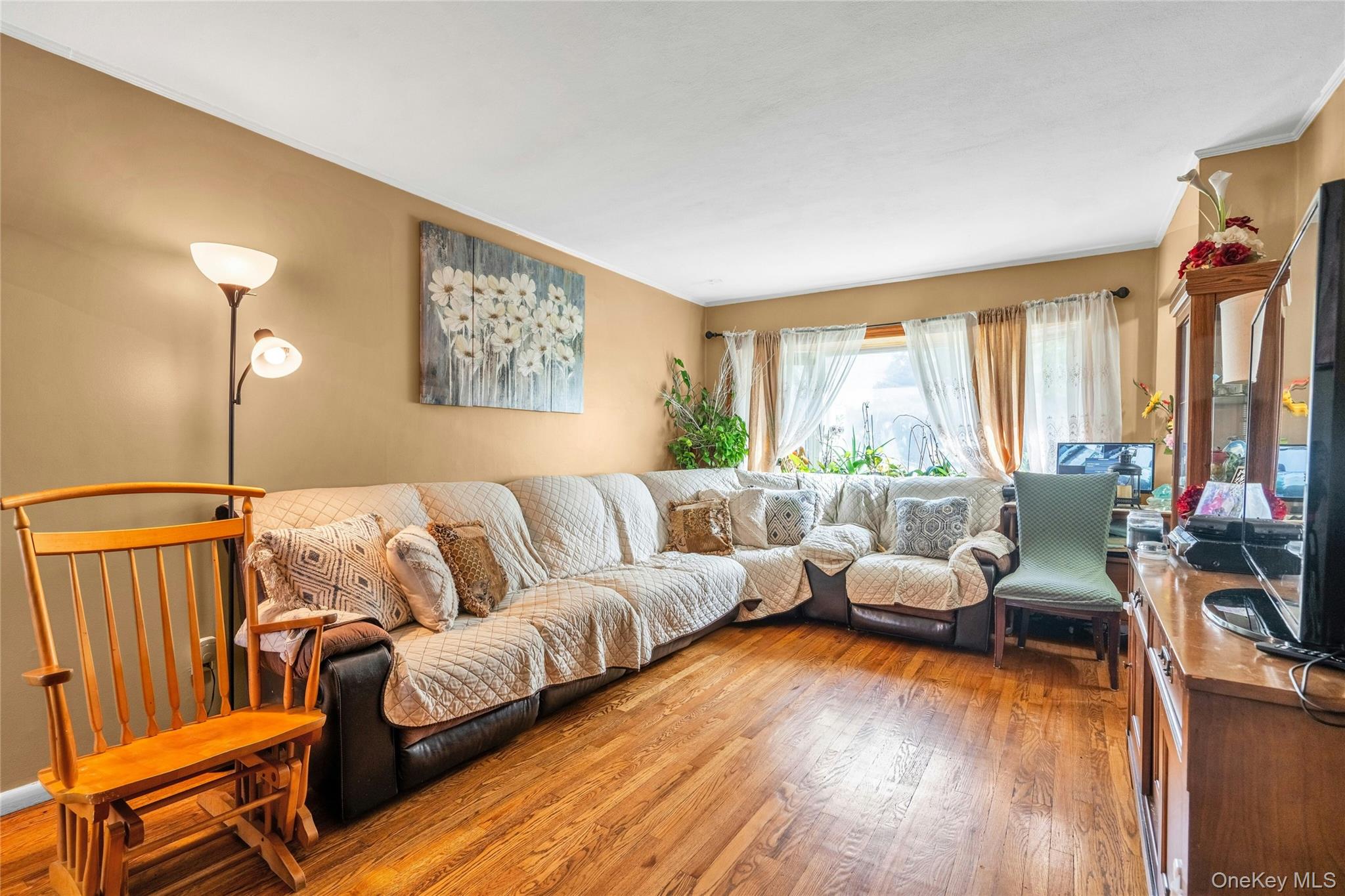 #7 photo, 54 E 15th Street, Huntington Station , NY 11746