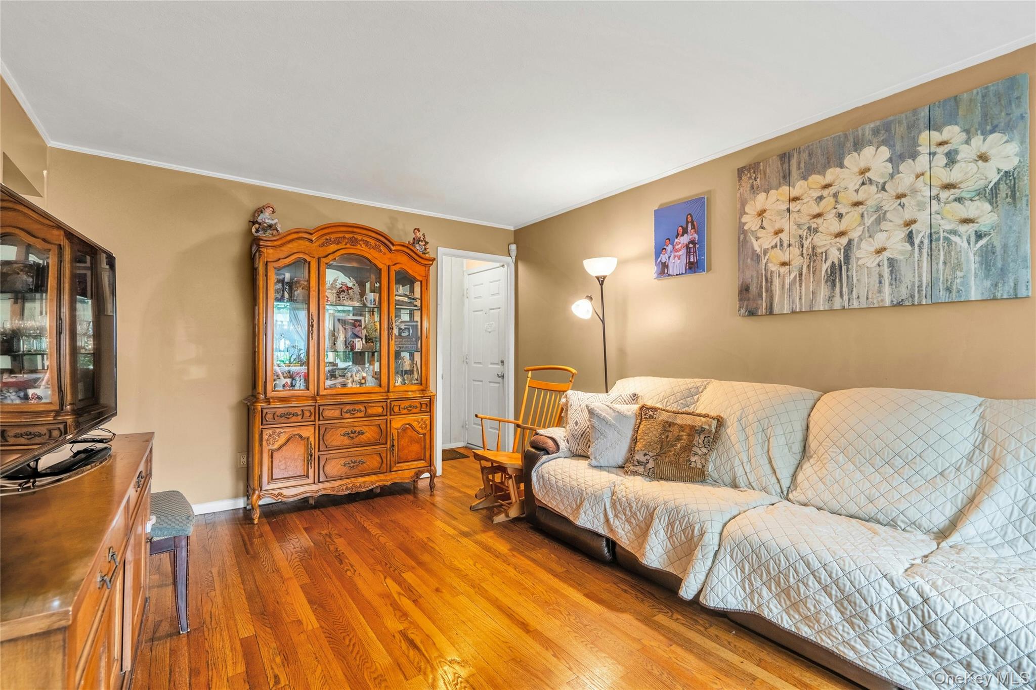 #8 photo, 54 E 15th Street, Huntington Station , NY 11746