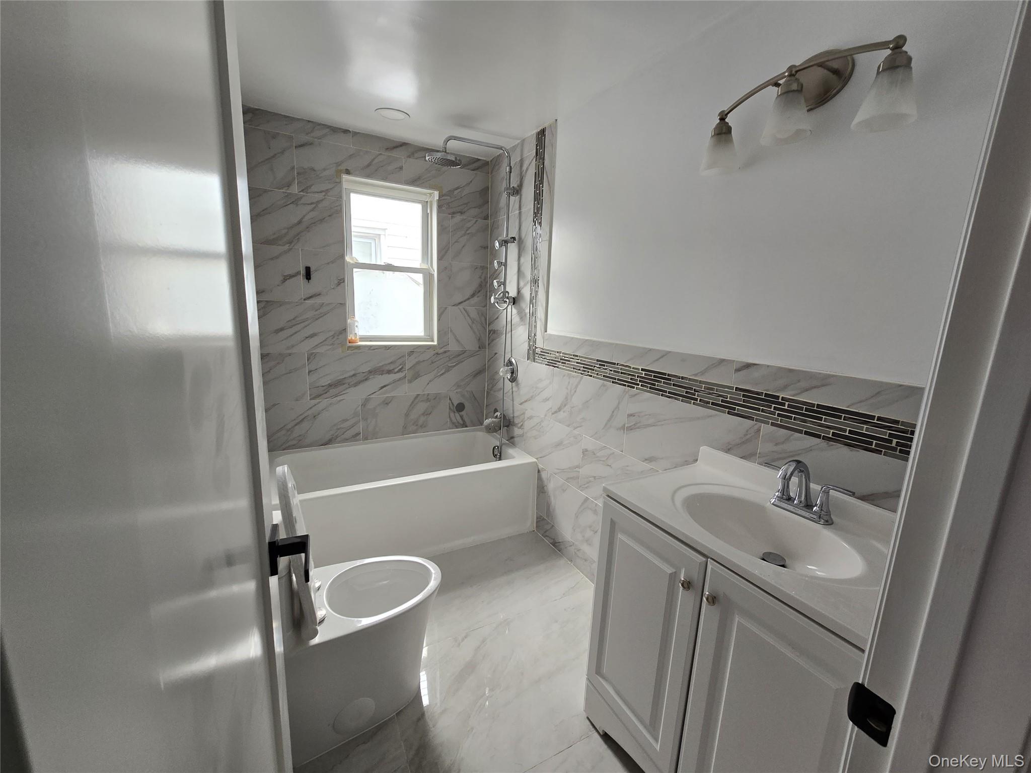 #4 photo, 107-46 120th Street, クイーンズ区 Richmond Hill S. , NY 11419