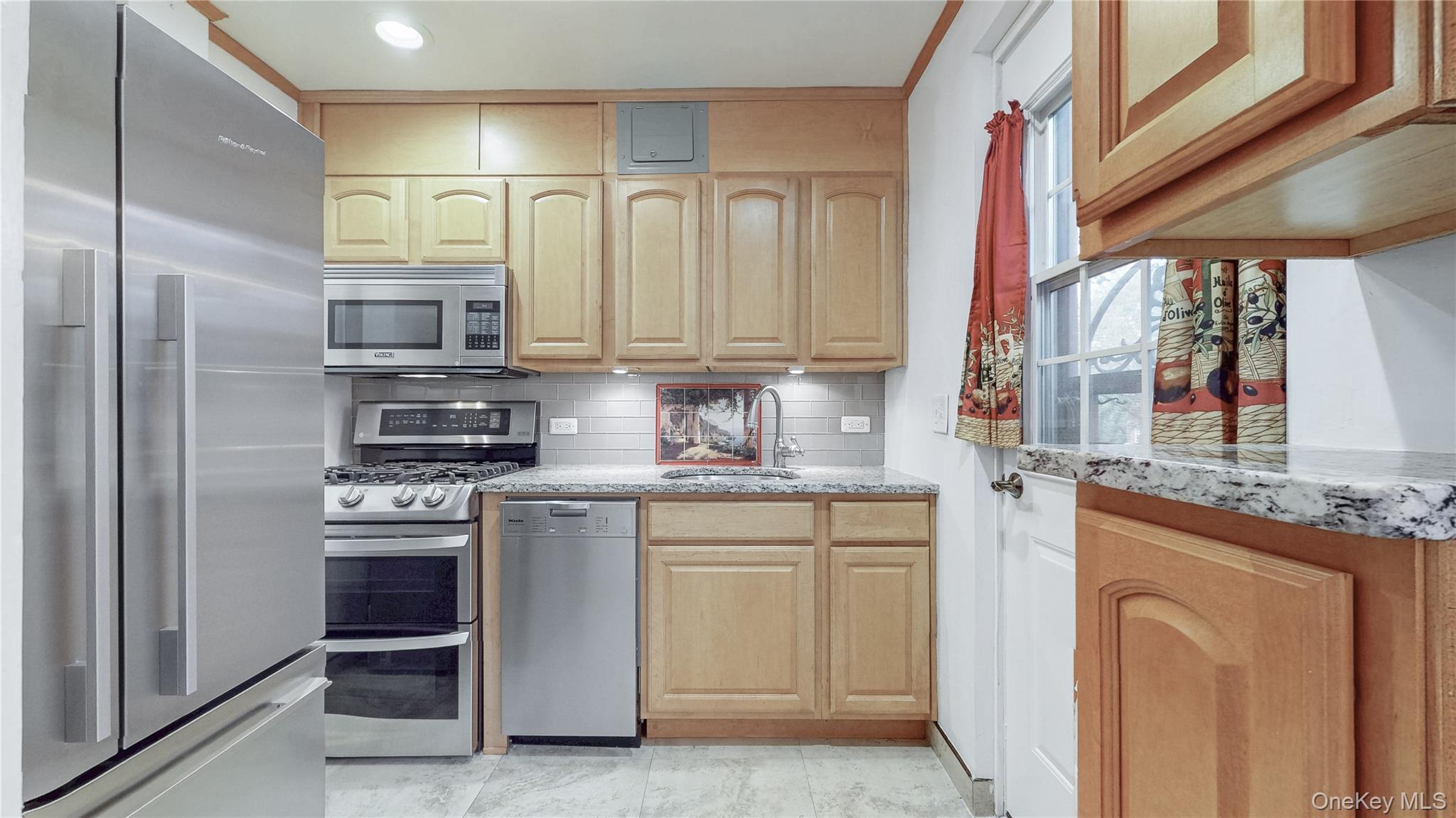 #10 photo, 147-36 Charter Road, クイーンズ区 Kew Garden Hills , NY 11435