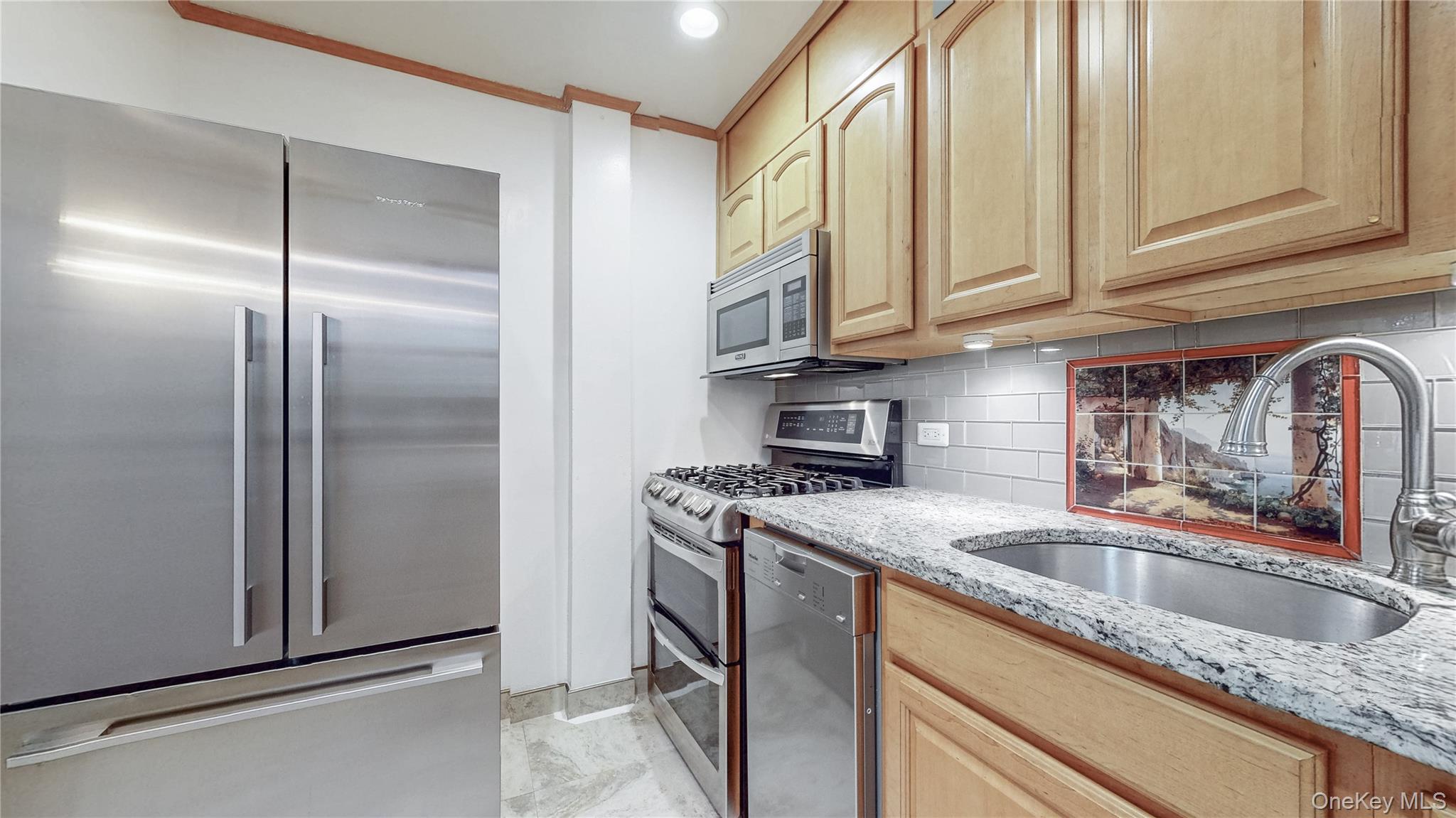 #11 photo, 147-36 Charter Road, クイーンズ区 Kew Garden Hills , NY 11435