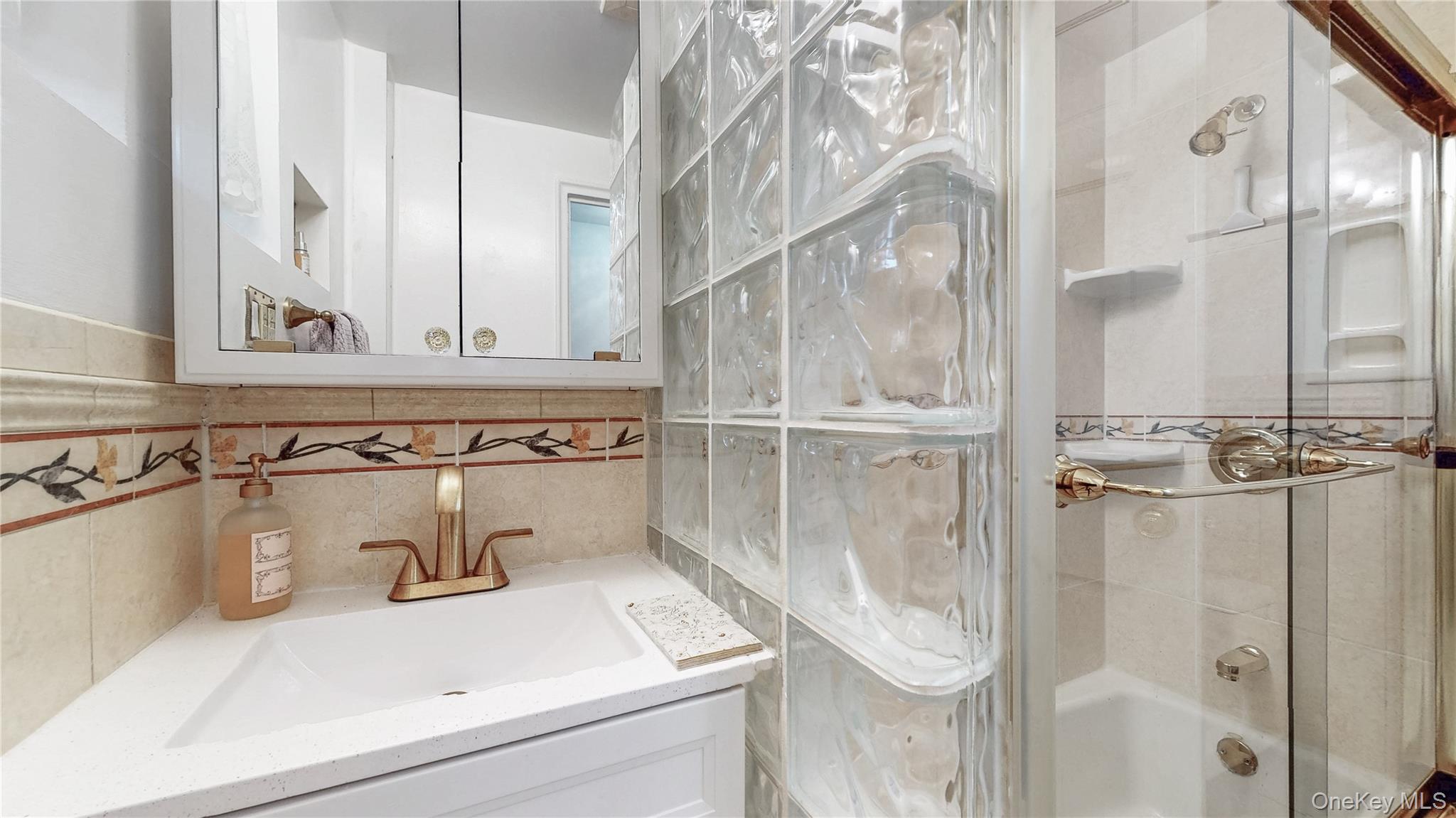 #13 photo, 147-36 Charter Road, クイーンズ区 Kew Garden Hills , NY 11435