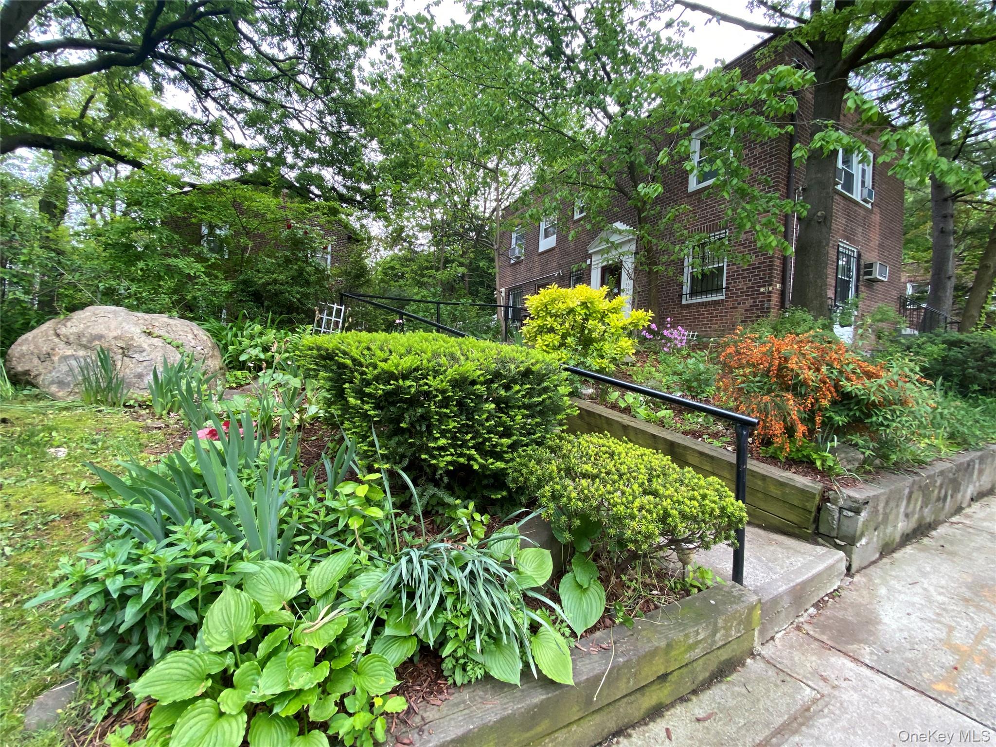 #16 photo, 147-36 Charter Road, クイーンズ区 Kew Garden Hills , NY 11435