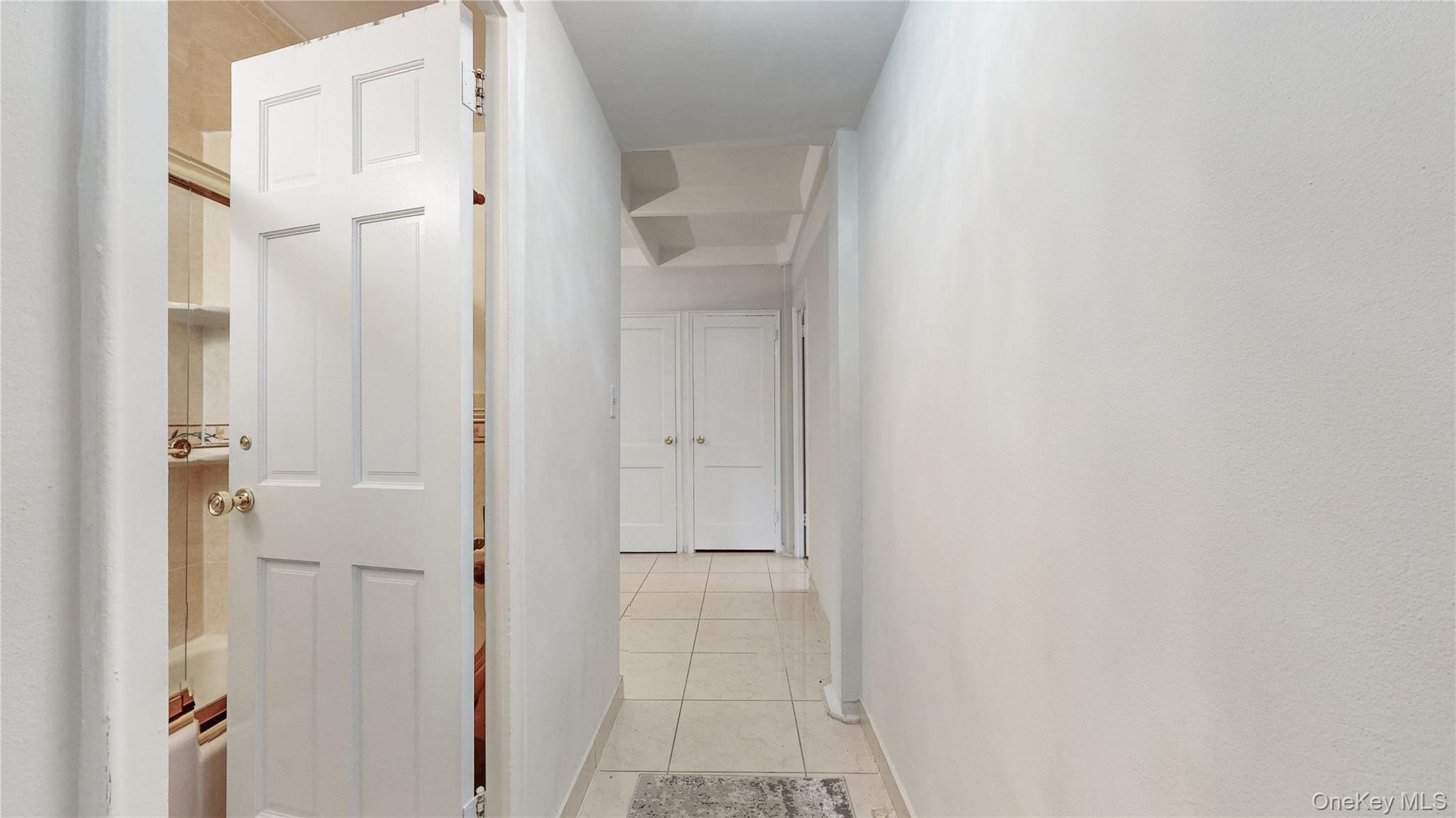 #3 photo, 147-36 Charter Road, クイーンズ区 Kew Garden Hills , NY 11435