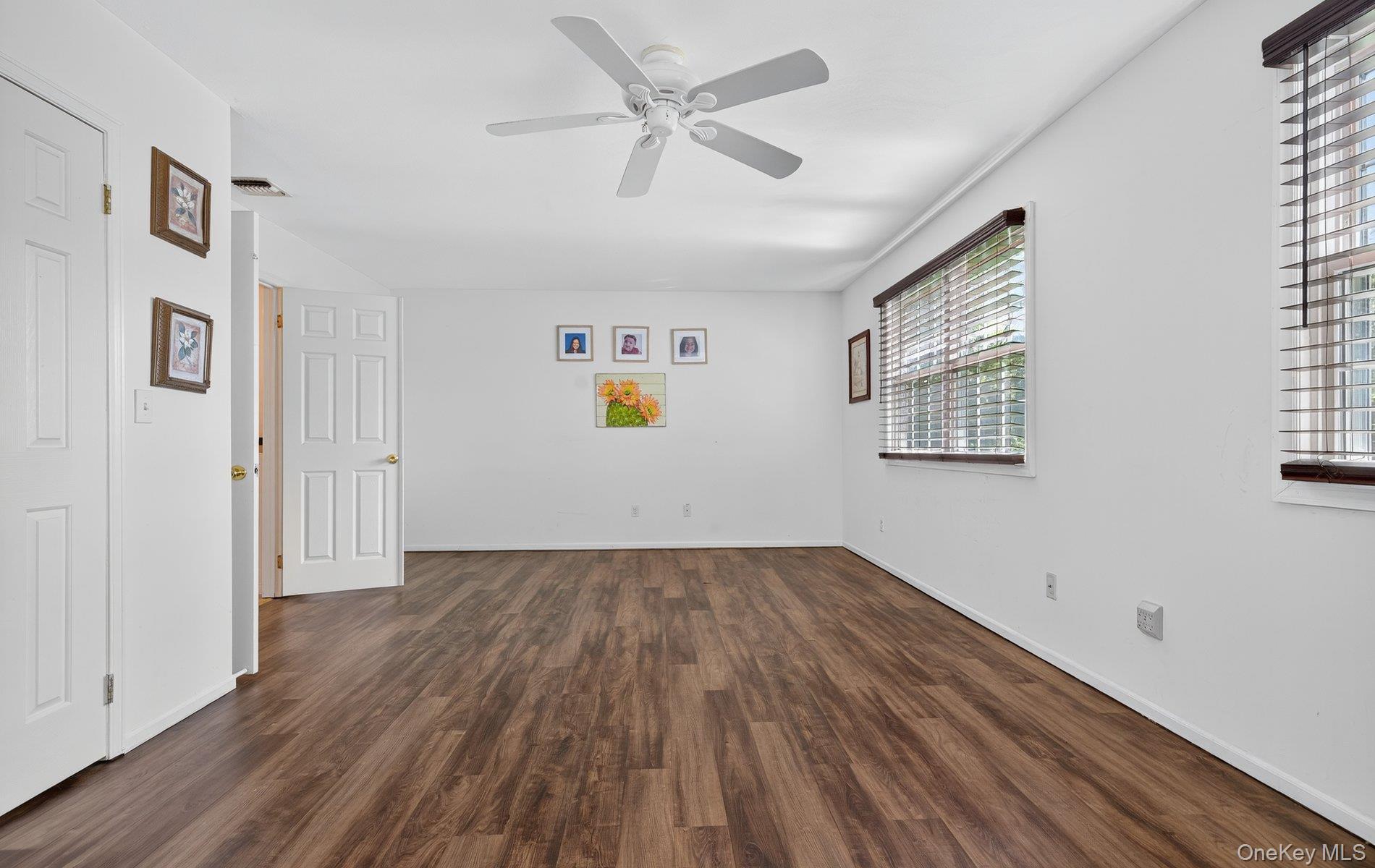 #10 photo, 21 Indian Trace, サフォーク郡 Kings Park , NY 11754