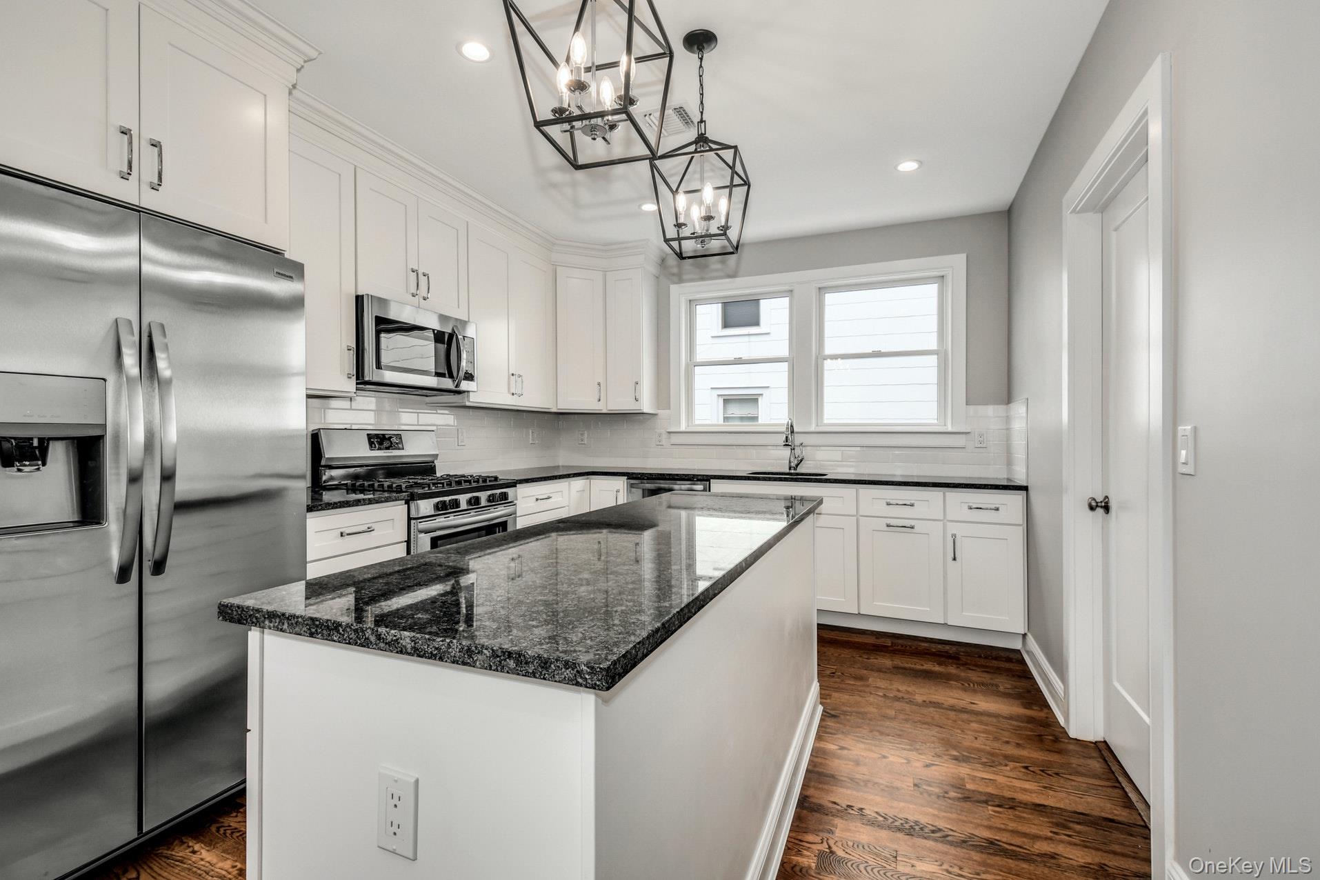 #3 photo, 27A Irving Place, ナッソー郡 Oyster Bay , NY 11771