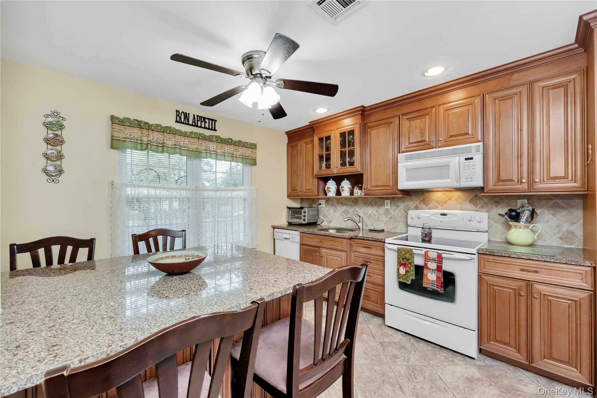 #6 photo, 412B Weymouth Court, サフォーク郡 Ridge , NY 11961