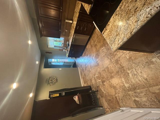 #3 photo, 182 Wellington Road, ナッソー郡 Elmont , NY 11003