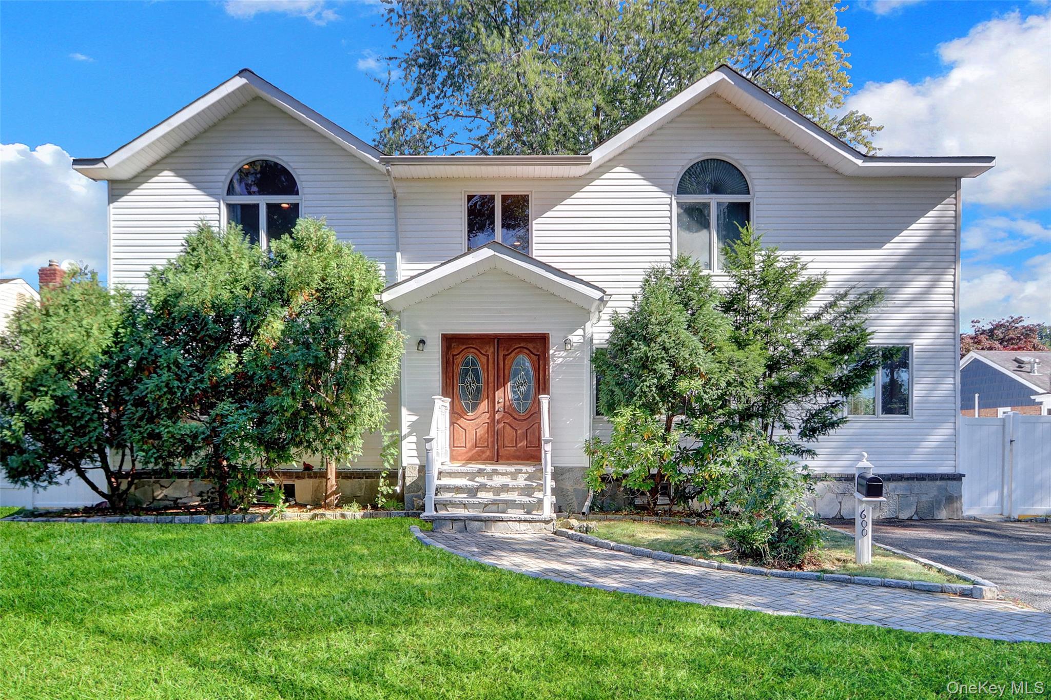 #1 photo, 600 Plainview Road, ナッソー郡 Plainview , NY 11803