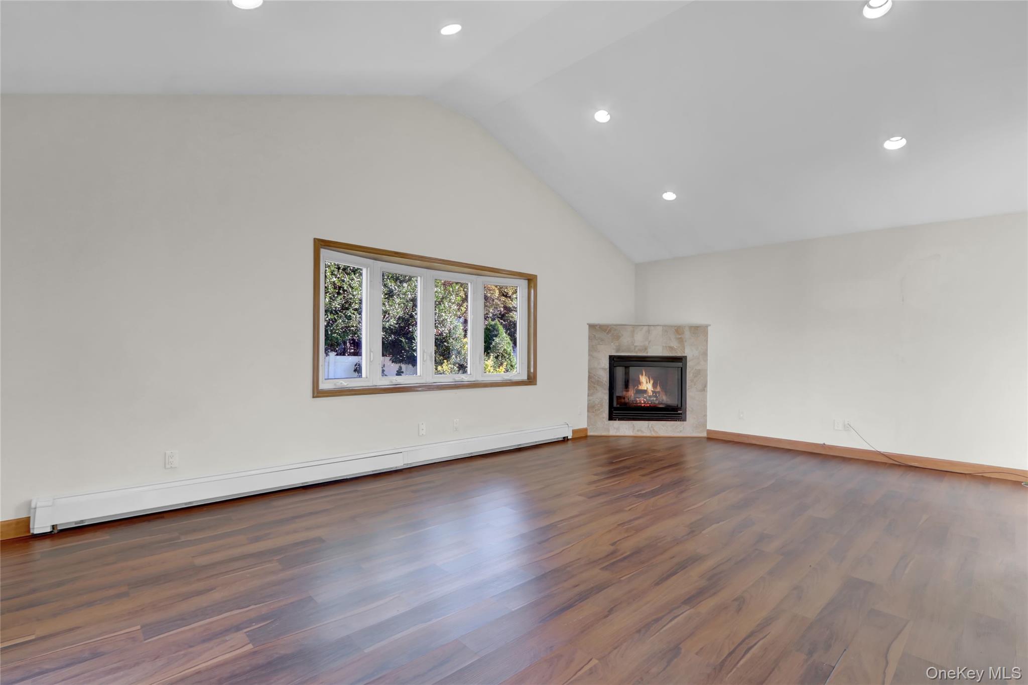 #18 photo, 600 Plainview Road, ナッソー郡 Plainview , NY 11803