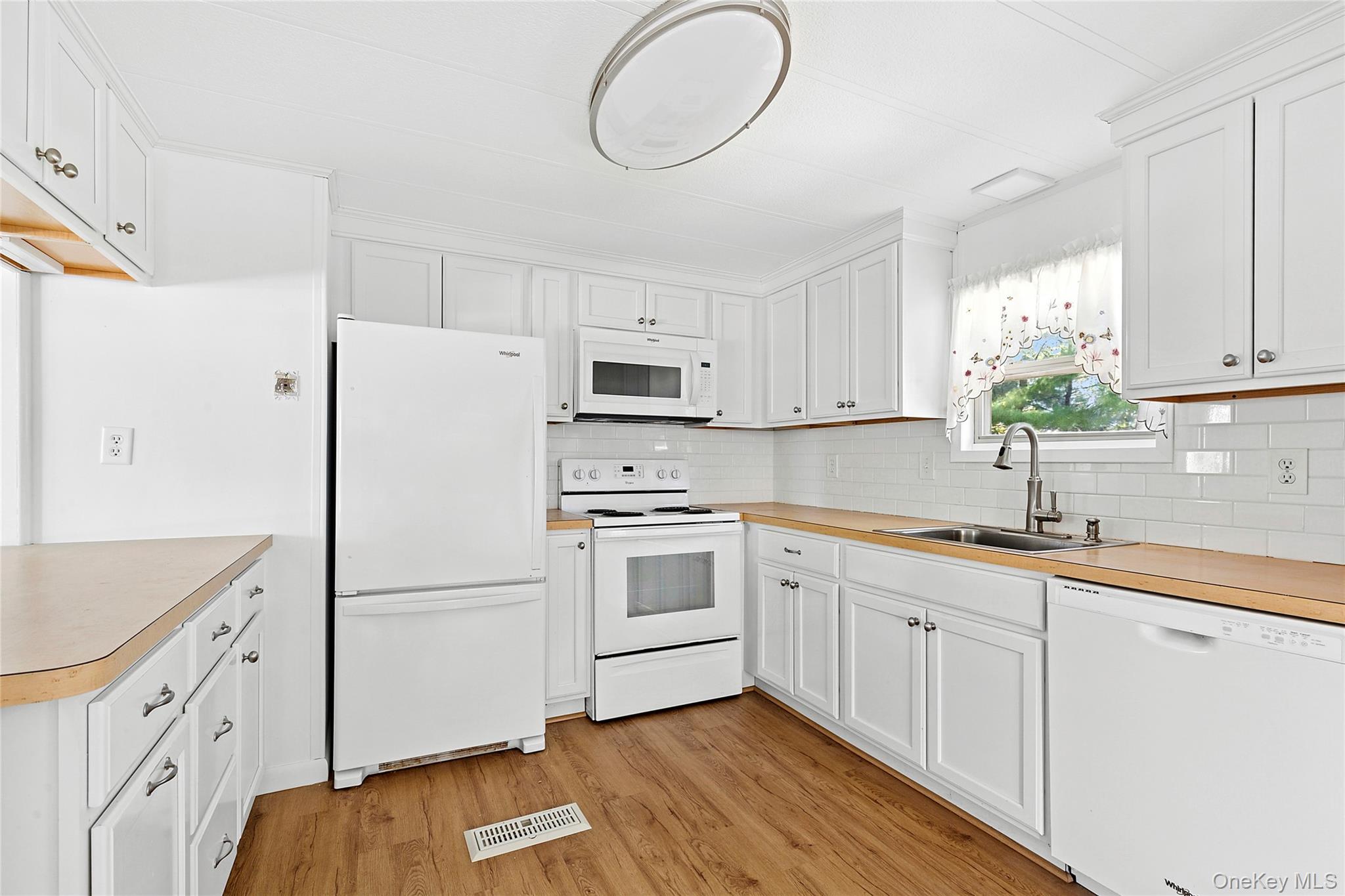 #7 photo, 1661-434 Old Country Road, サフォーク郡 Riverhead , NY 11901