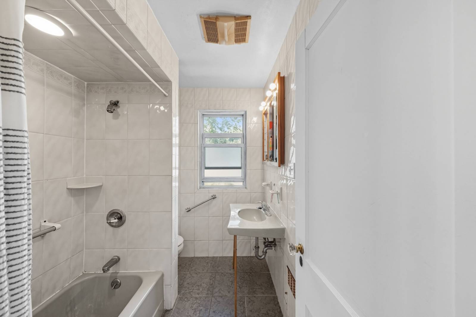 #3 photo, 310 Brighton Avenue, スタテンアイランド Staten I , NY 10301