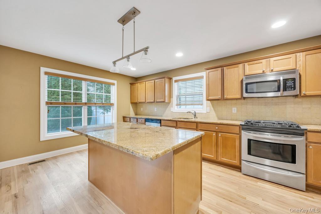 #13 photo, 118 Franklin Avenue, サフォーク郡 East Northport , NY 11731