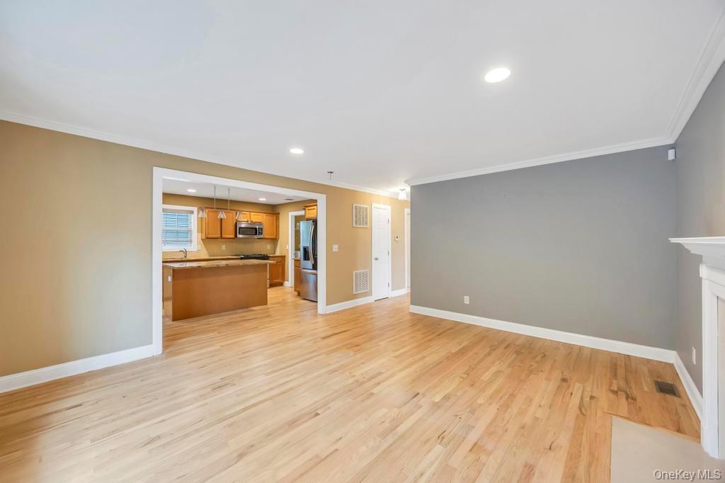 #9 photo, 118 Franklin Avenue, サフォーク郡 East Northport , NY 11731