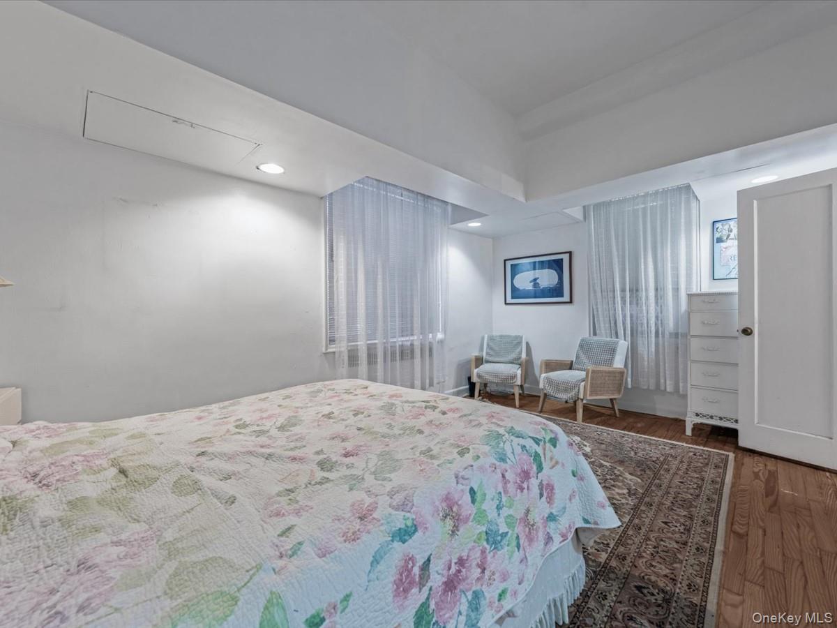 #10 photo, 76-36 113th Street, クイーンズ区 Forest Hills , NY 11375