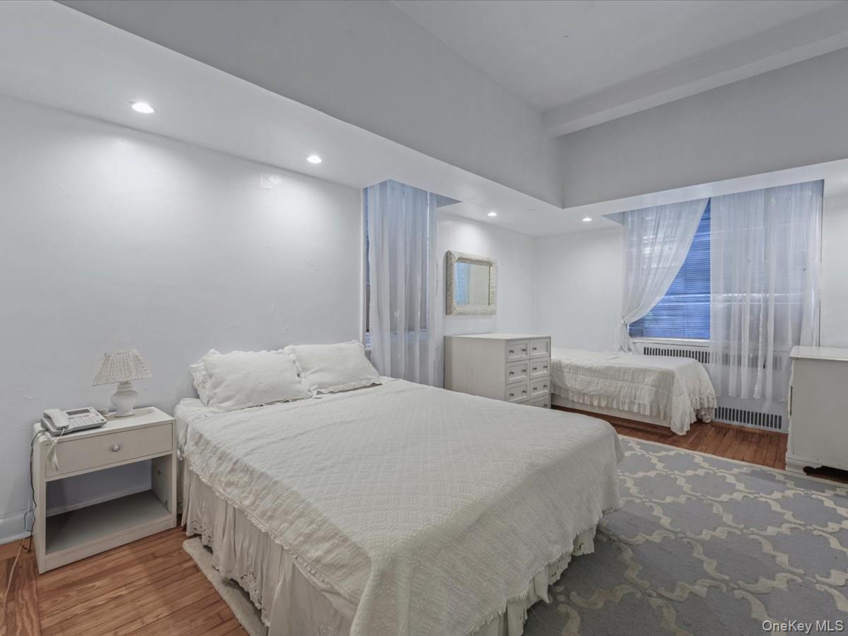 #13 photo, 76-36 113th Street, クイーンズ区 Forest Hills , NY 11375